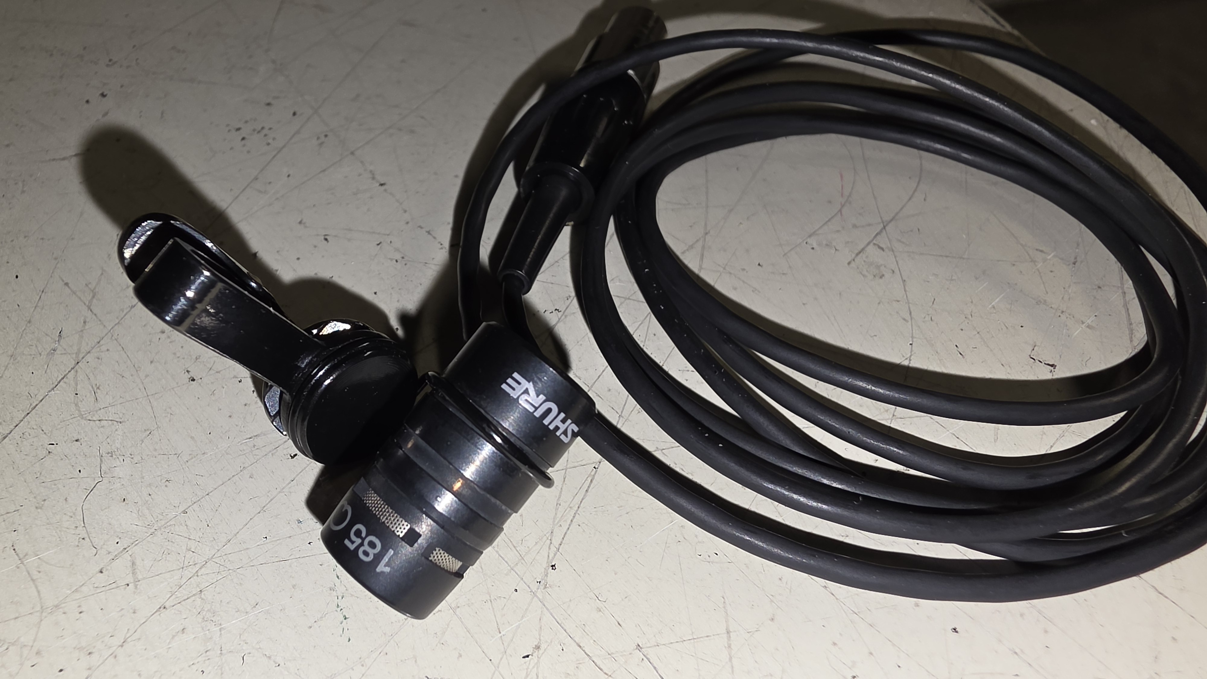 vends micro cravate shure 185