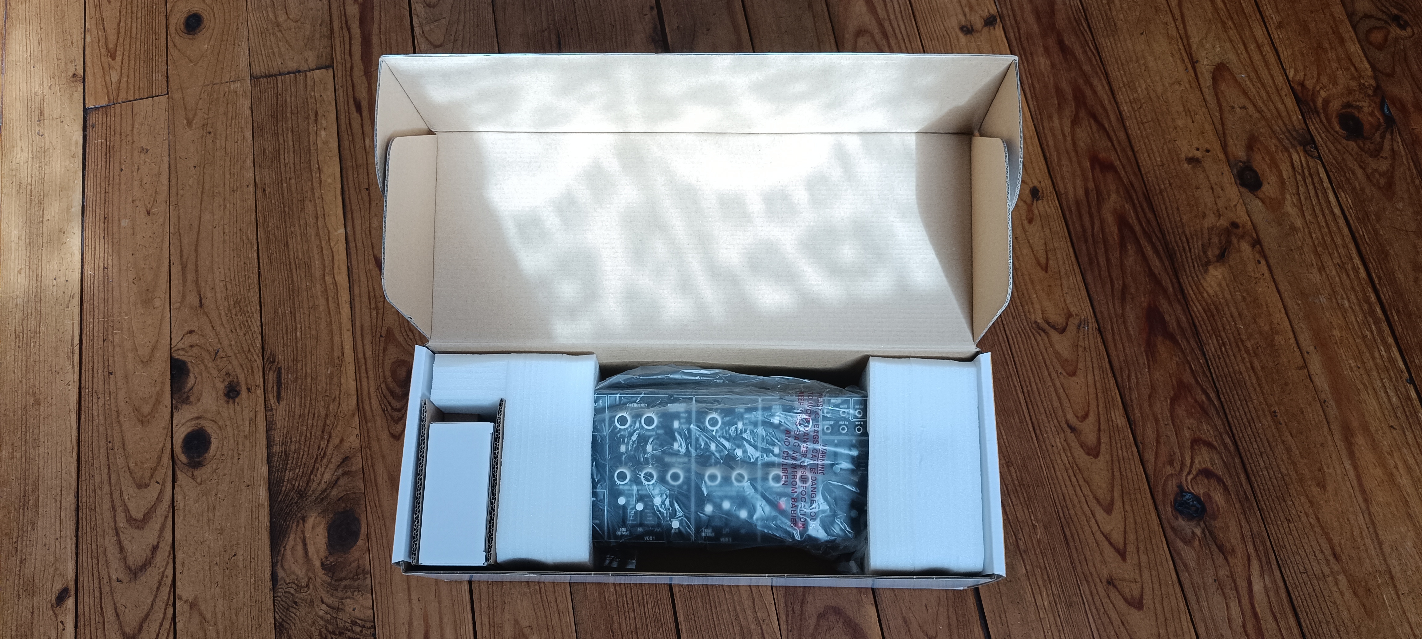 Behringer CAT Synthesizer (9406)
