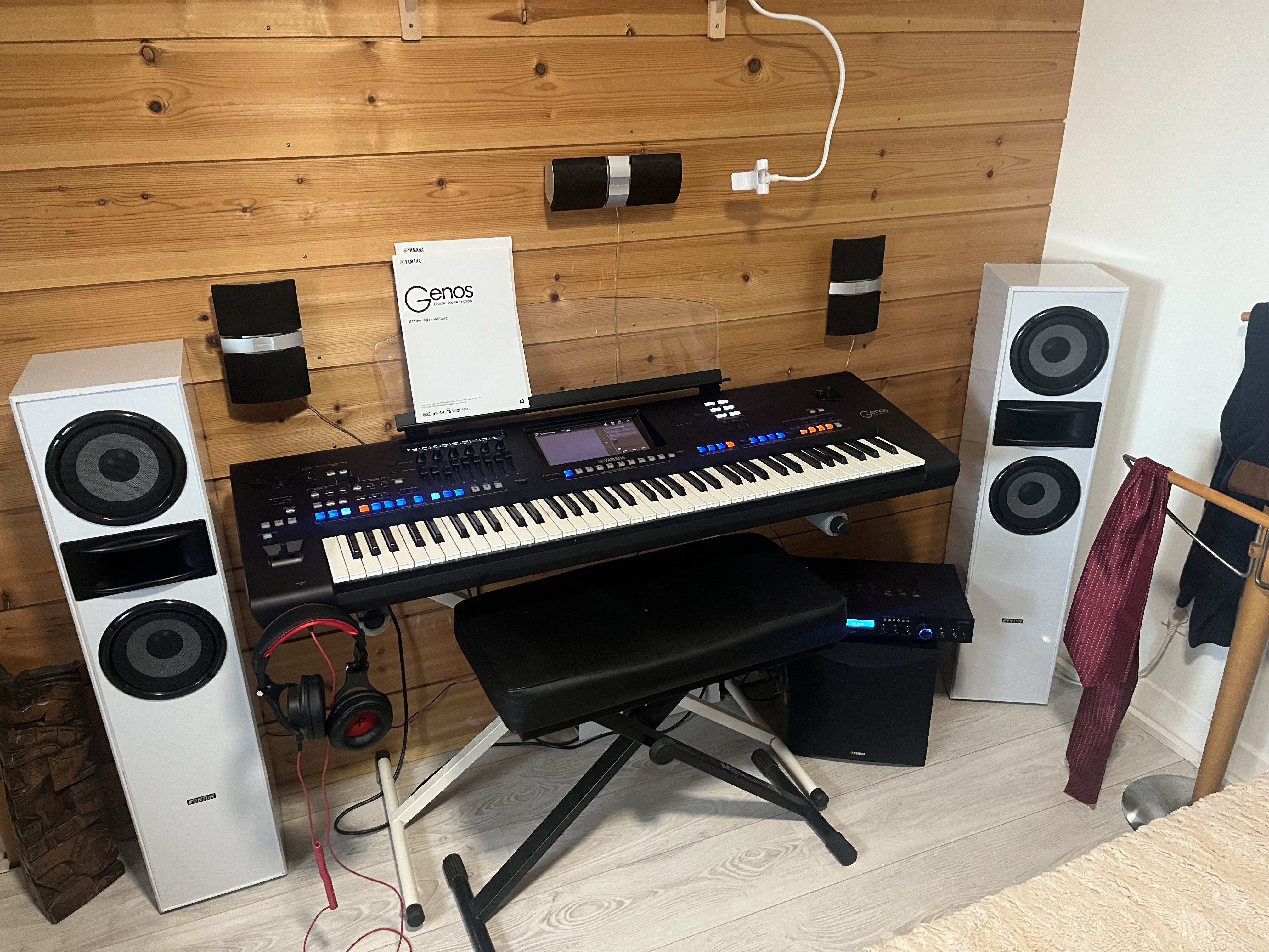 Vend genos 1 V 2. Avec pack enceintes spécial genos (2 latérales et caisson de basse)