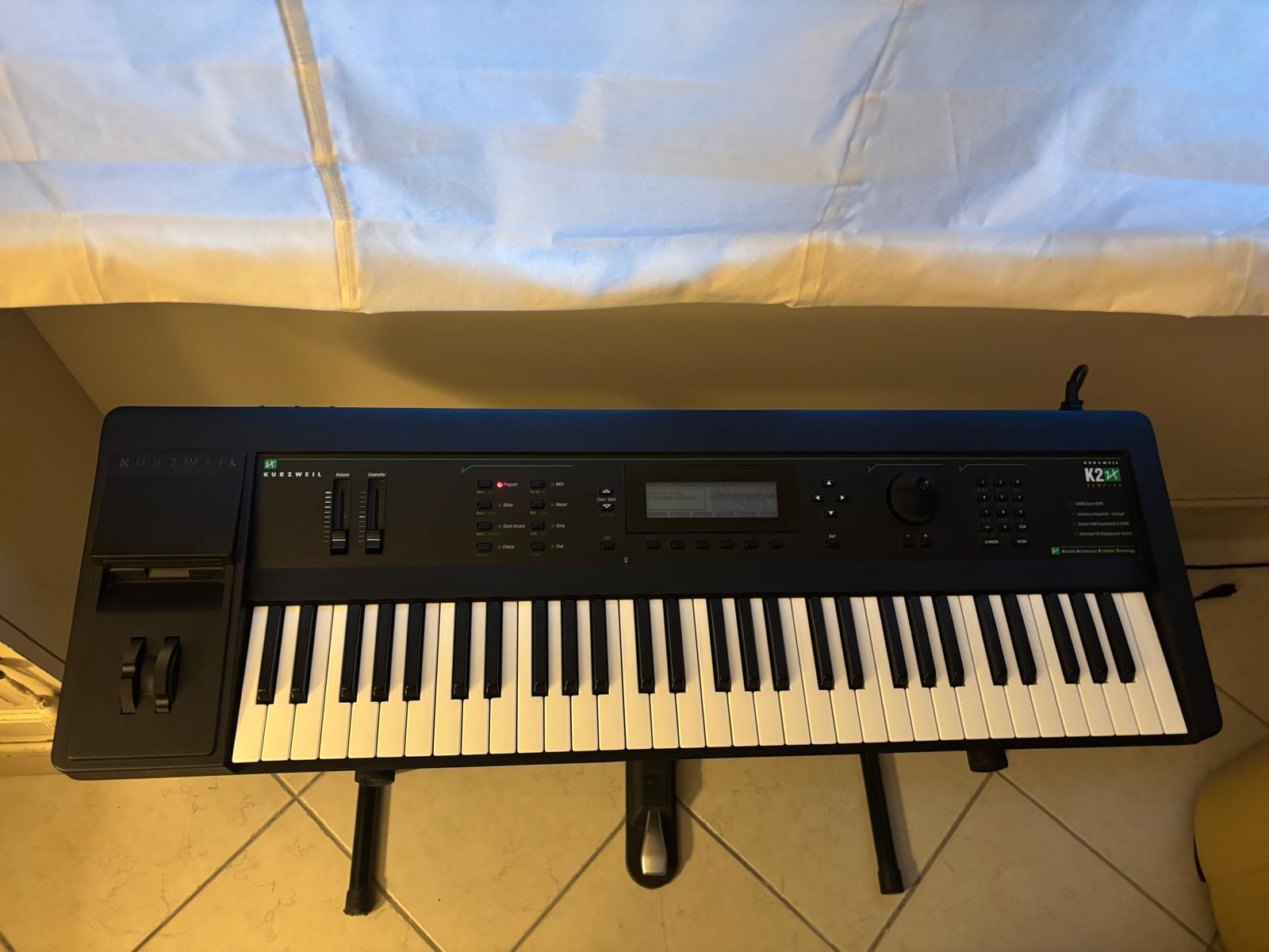 Vends Synthétiseur / Échantillonneur Kurzweil K2VX (mise à jour V3 du K2000)