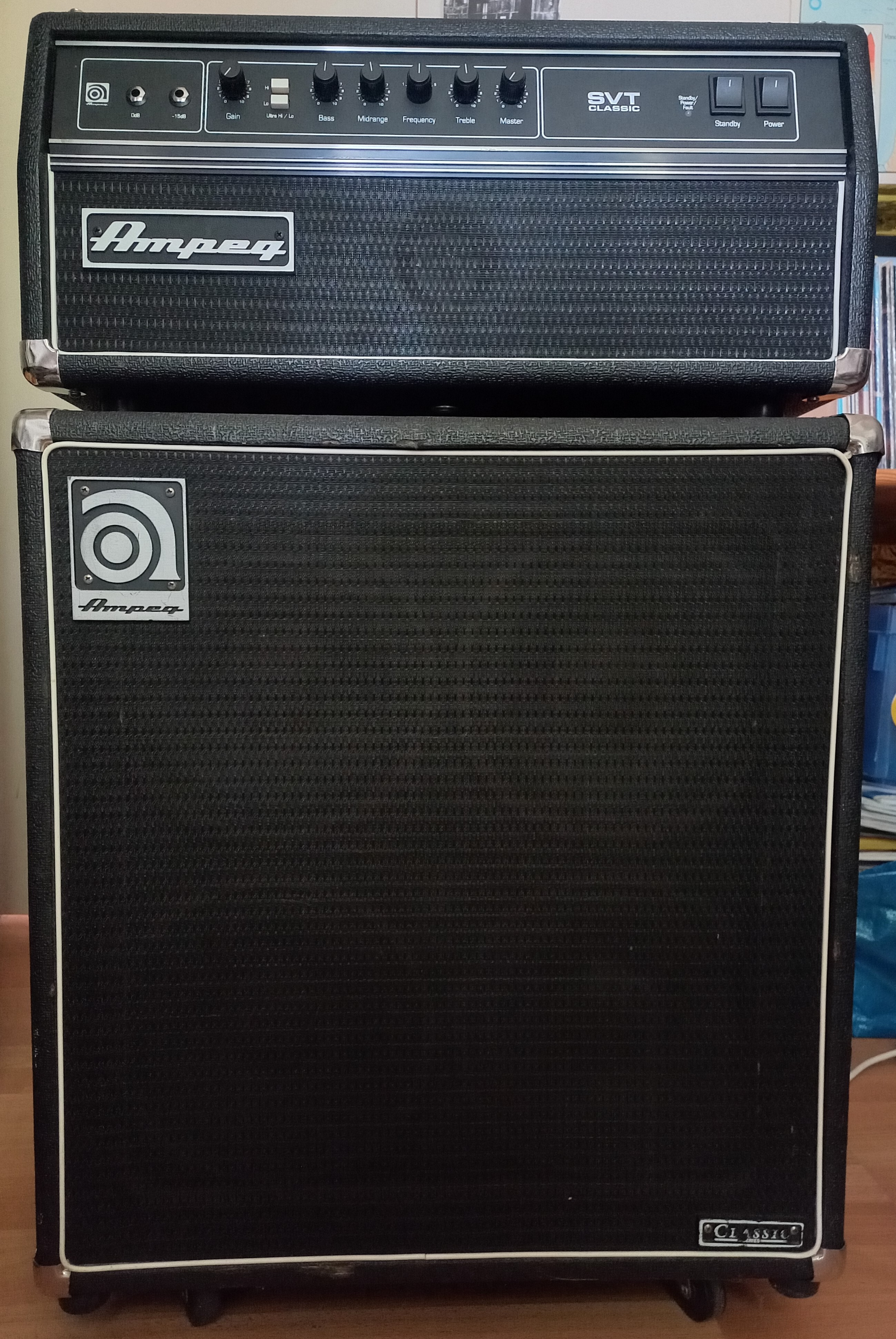 Vends tête d'ampli basse SVT-CL et baffle SVT 410-HE