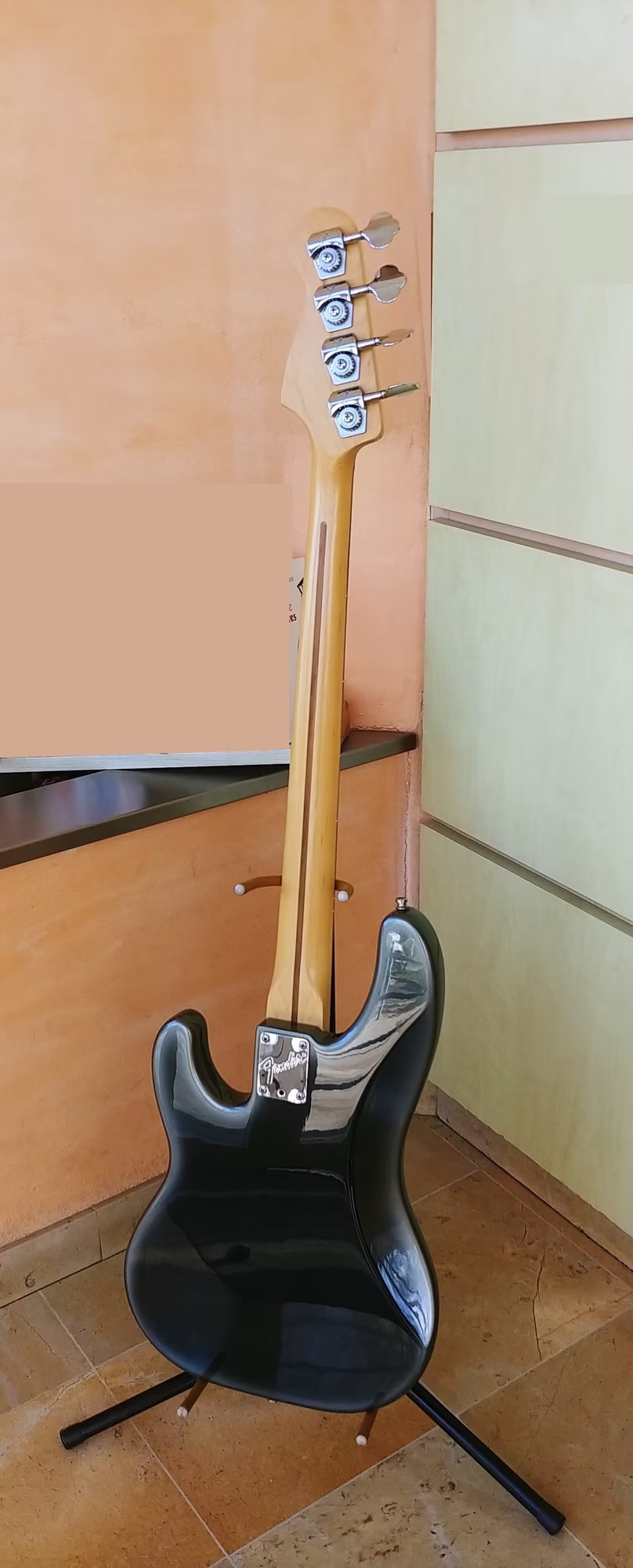 fender-precision-plus-3