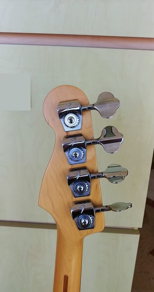 fender-precision-plus-4