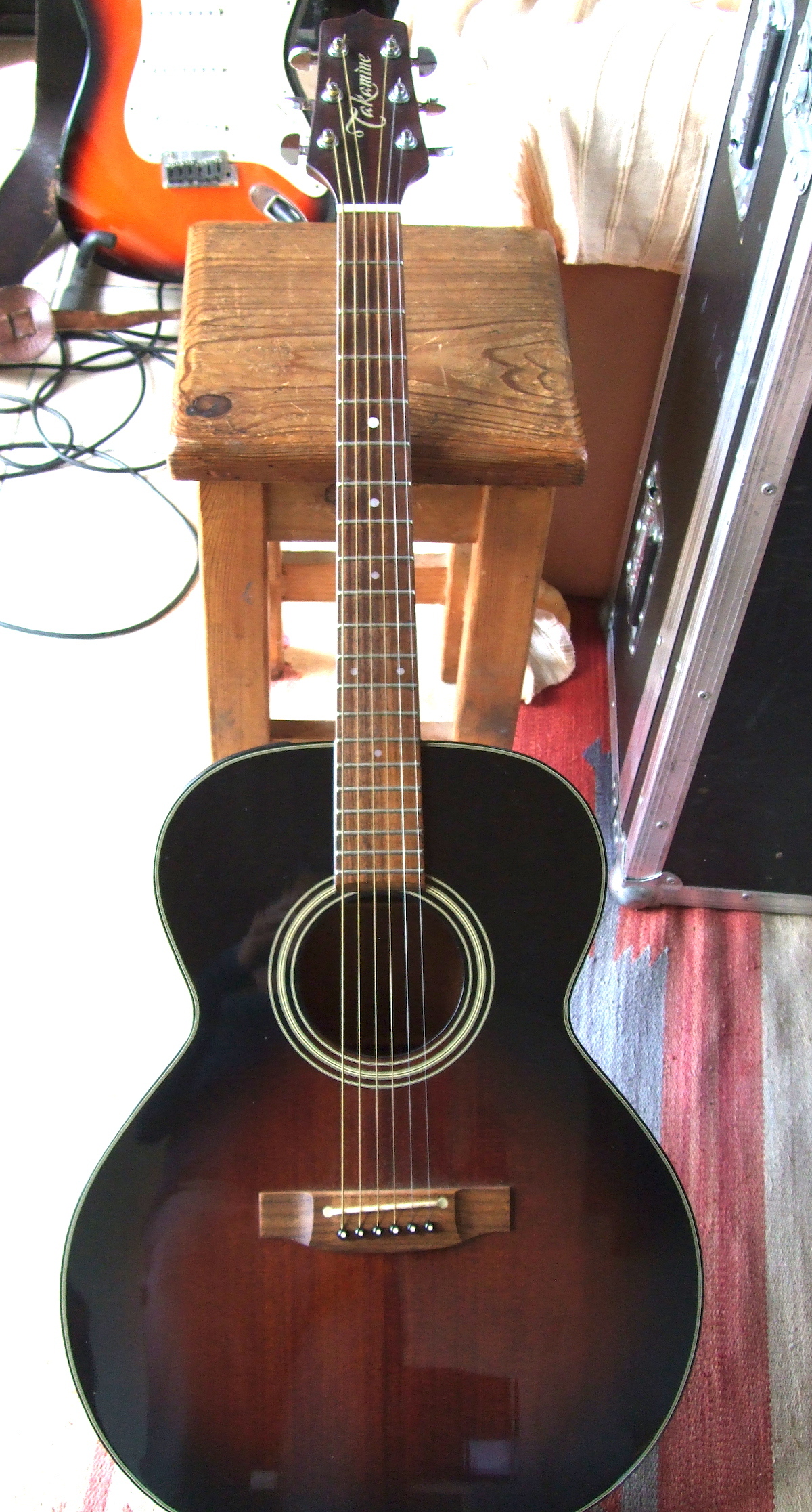 Guitare électro-acoustique Takamine - EF-444 (avec valise)