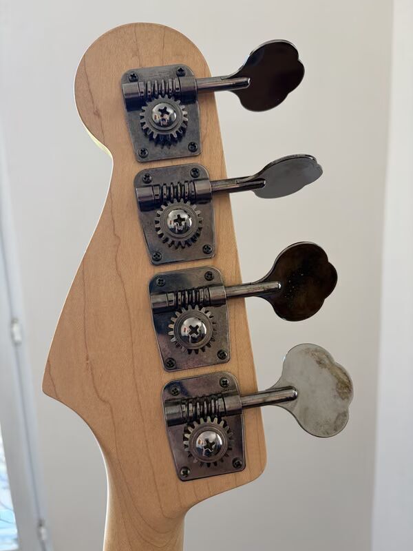fender-aerodyne-jazz-5565879@2x.jpg