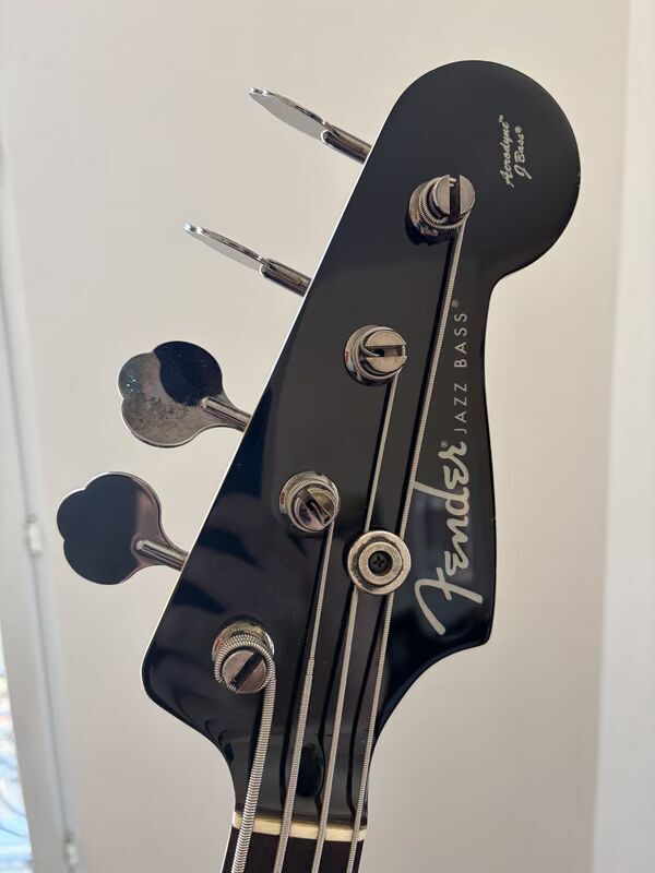 fender-aerodyne-jazz-5565880@2x.jpg