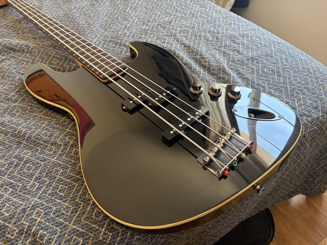 fender-aerodyne-jazz-5565877@2x.jpg