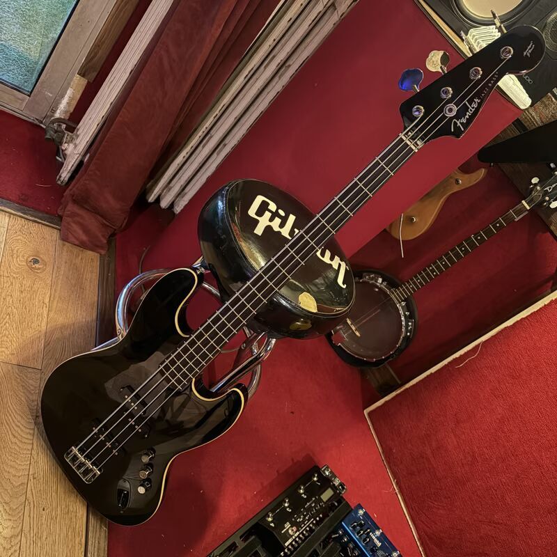 fender-aerodyne-jazz-5565846@2x.jpg