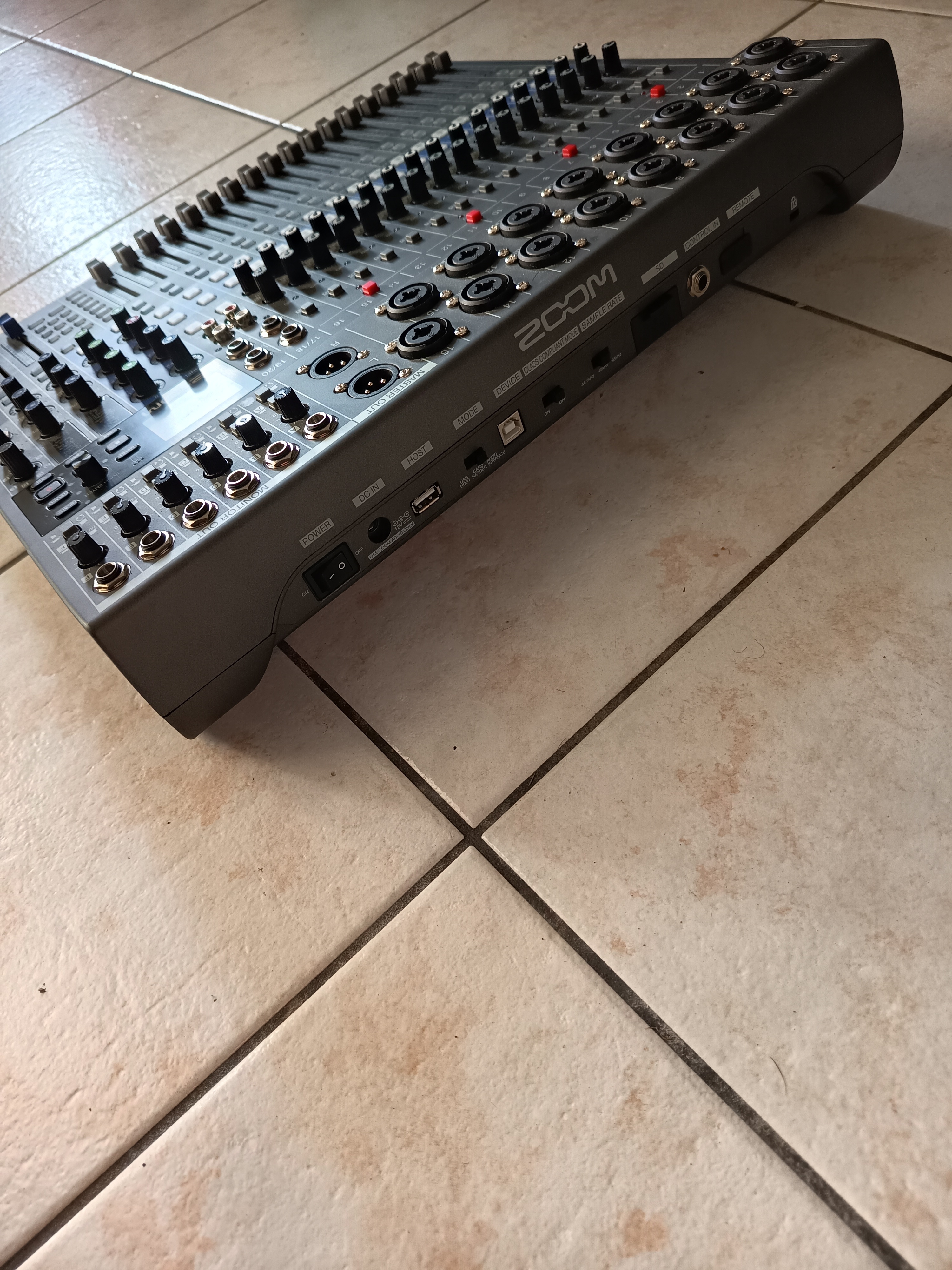 Vends console de mixage Live track L 20 Zoom