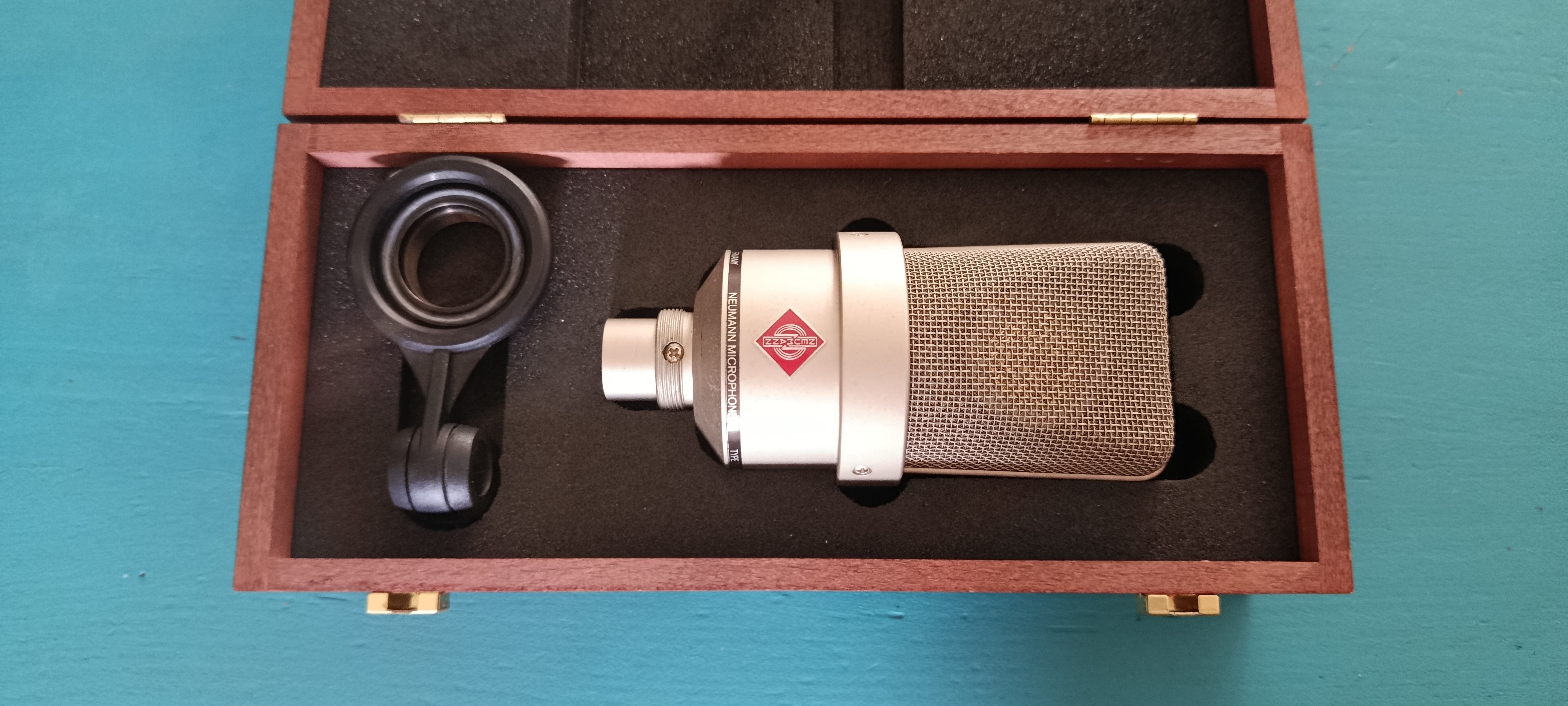 TLM 103 Neumann + boîte et support