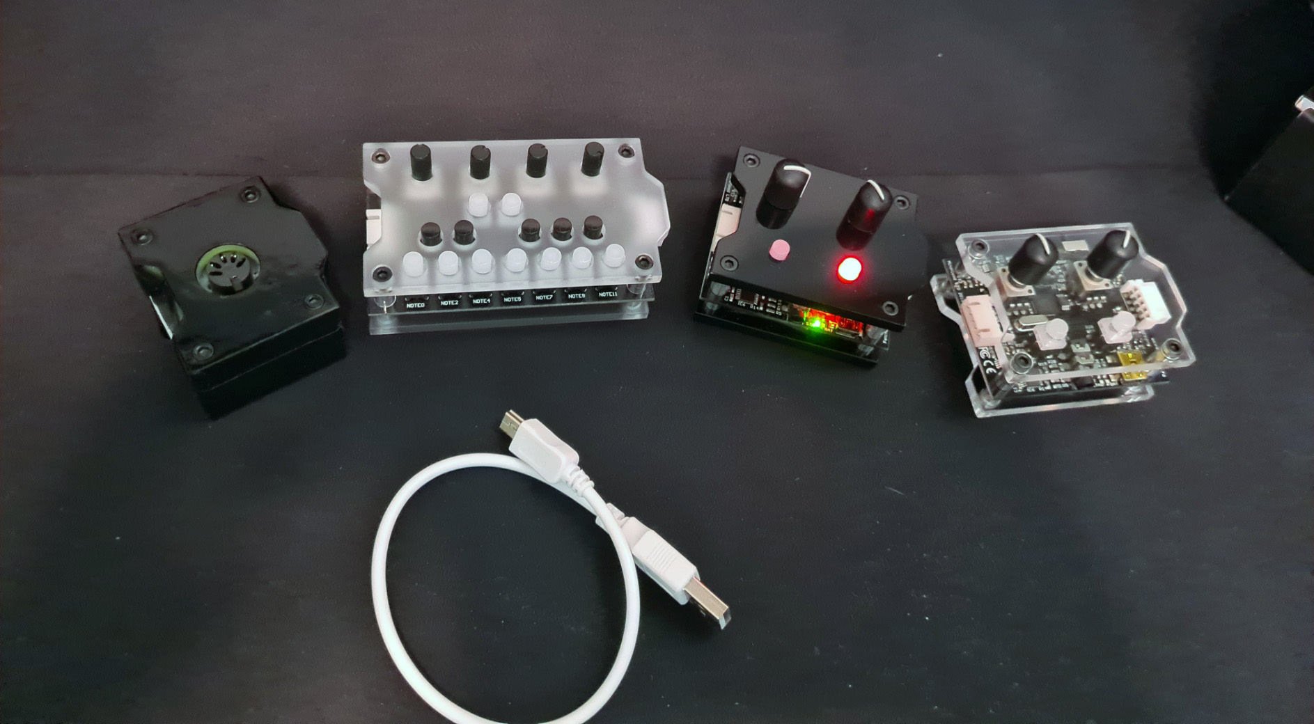 VENDS lot de 4 modules PatchBlocks programmables (midi, effet, synthé, clavier)