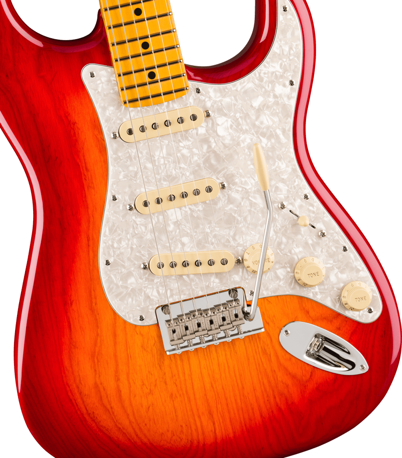 Fender American Professional Stratocaster (2026) : American Professional StratocasterCherry