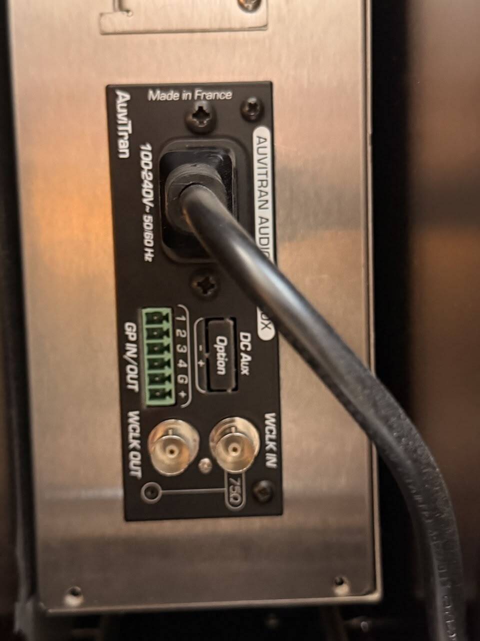 Auvitran AVBx7 – Interface de réseau audio professionnel