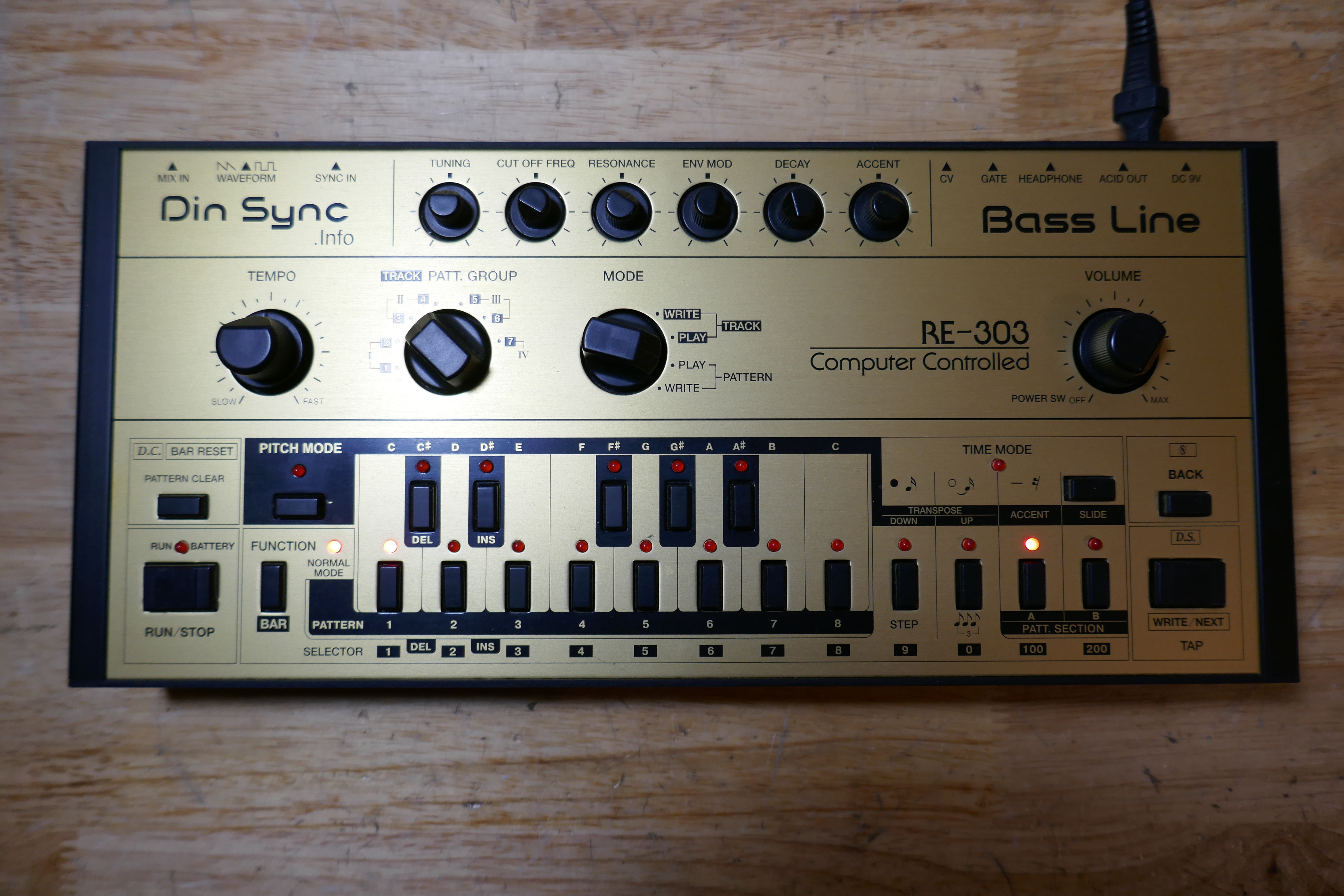 Dinsync re-303 / roland tb-303 replica