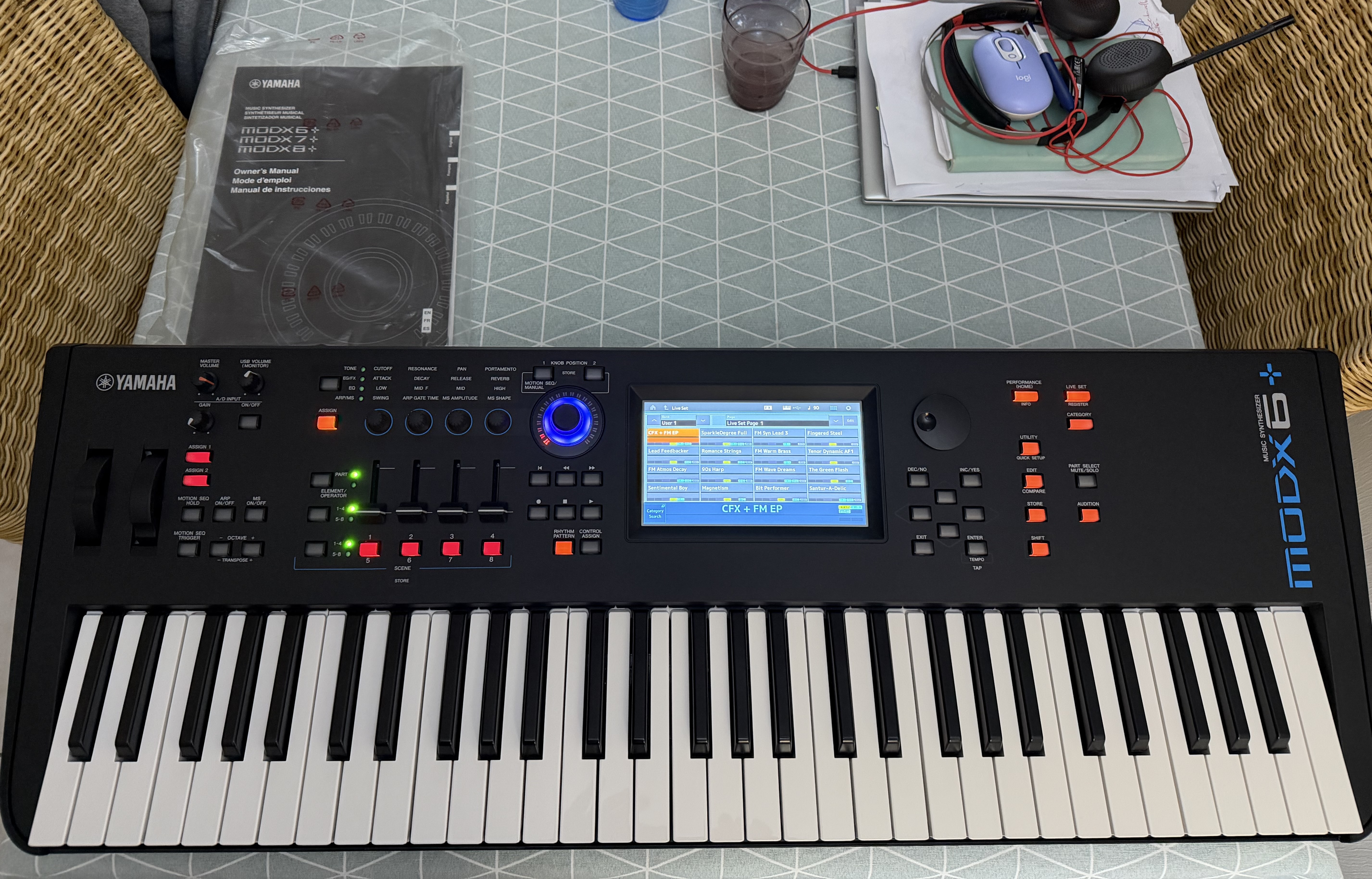 Vends Yamaha MODX6 + complet avec pédales
