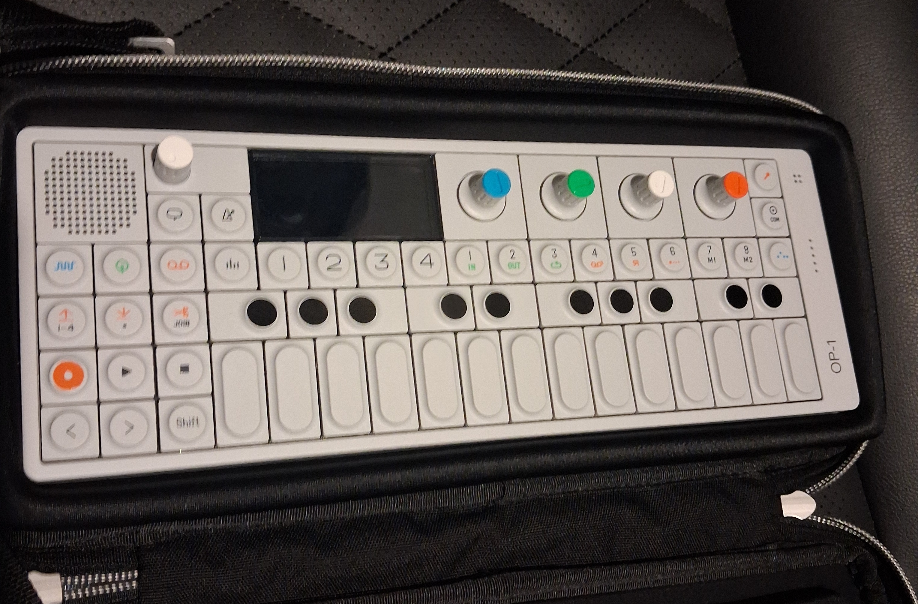 Teenage Engineering OP-1 – Comme neuf + sacoche de transport Teenage Engineering