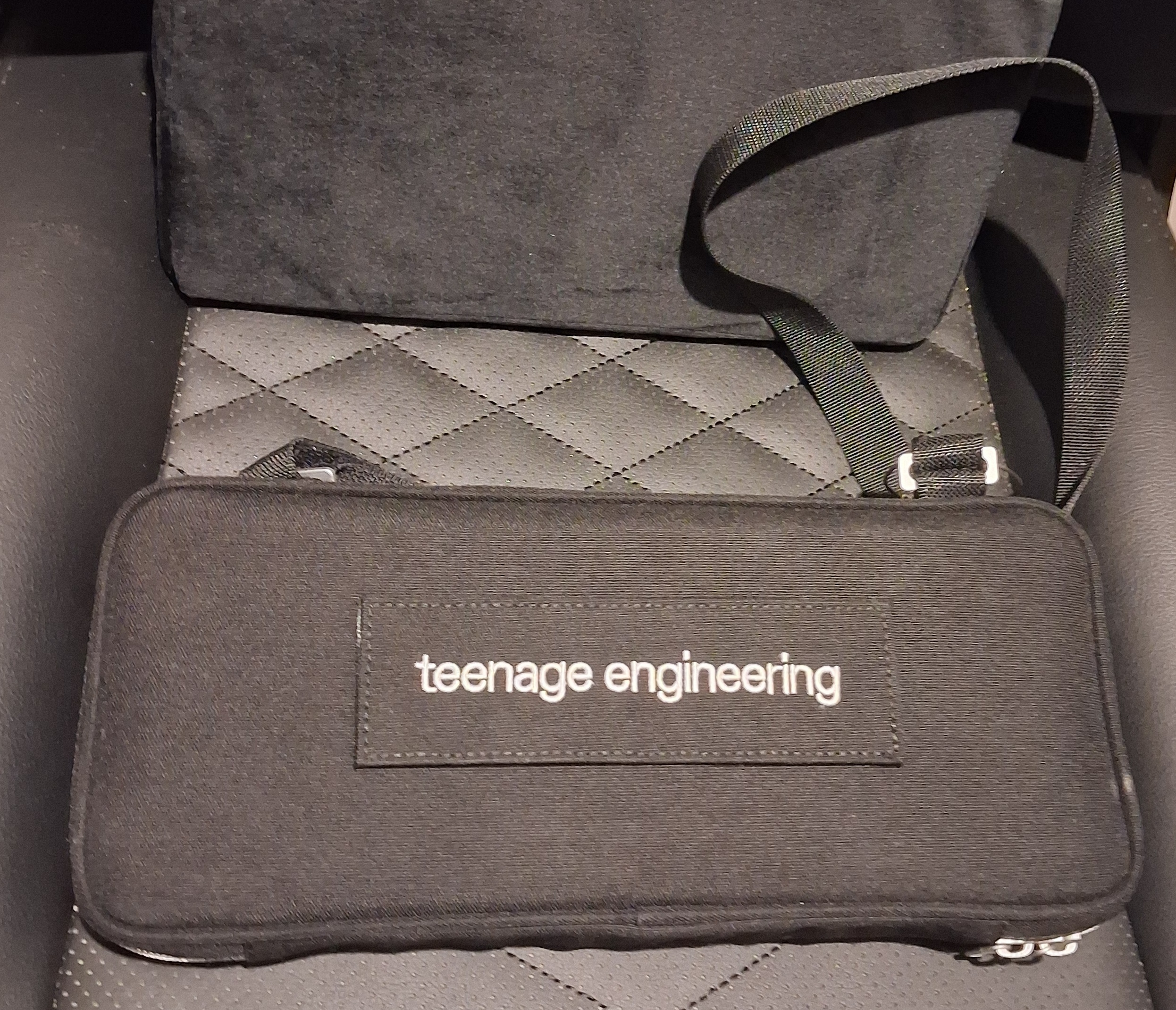Teenage Engineering OP-1 (49551)