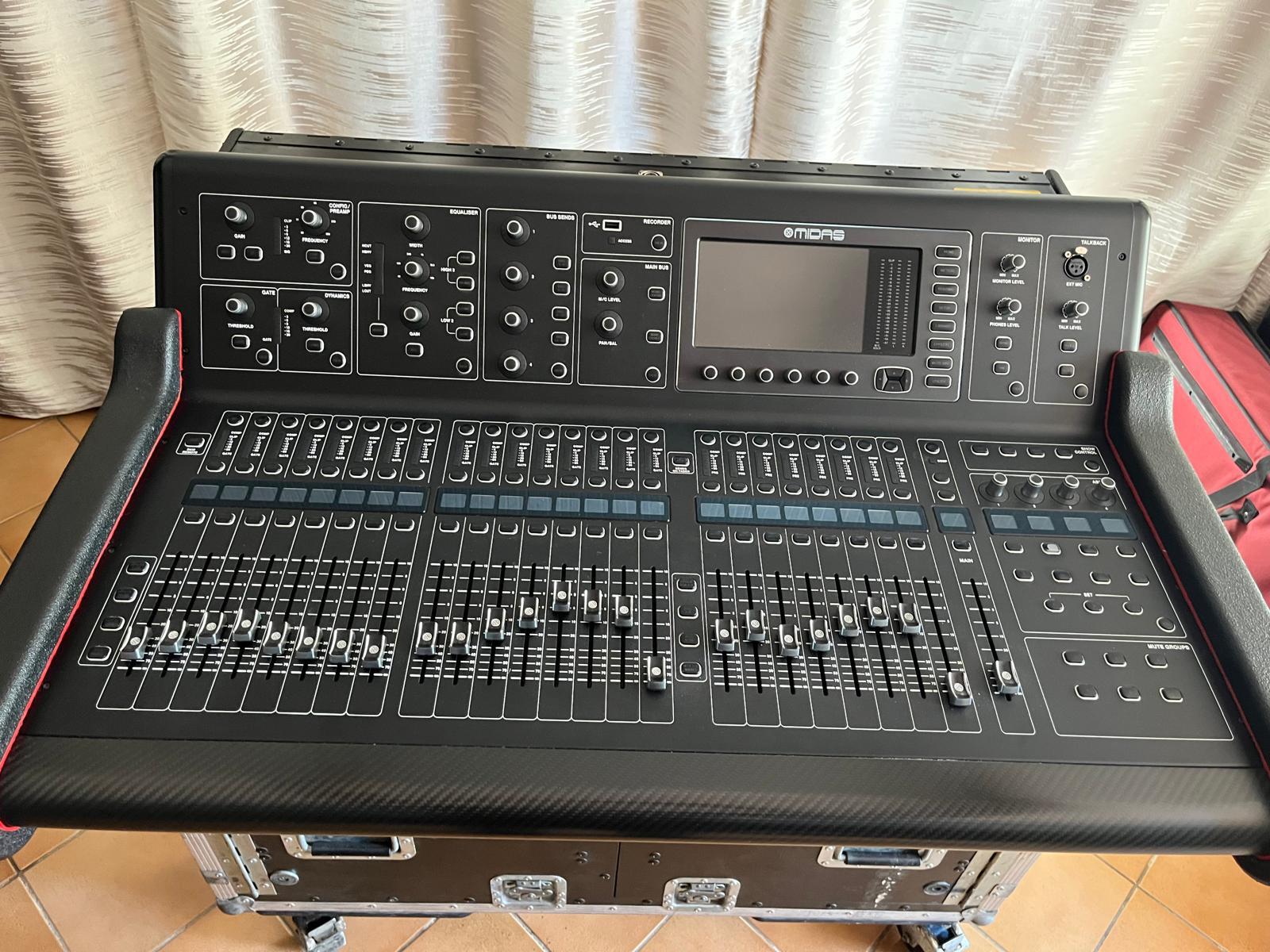 MIDAS M32 Console numérique professionnelle avec flight-case Zcase Flip Case à vérins