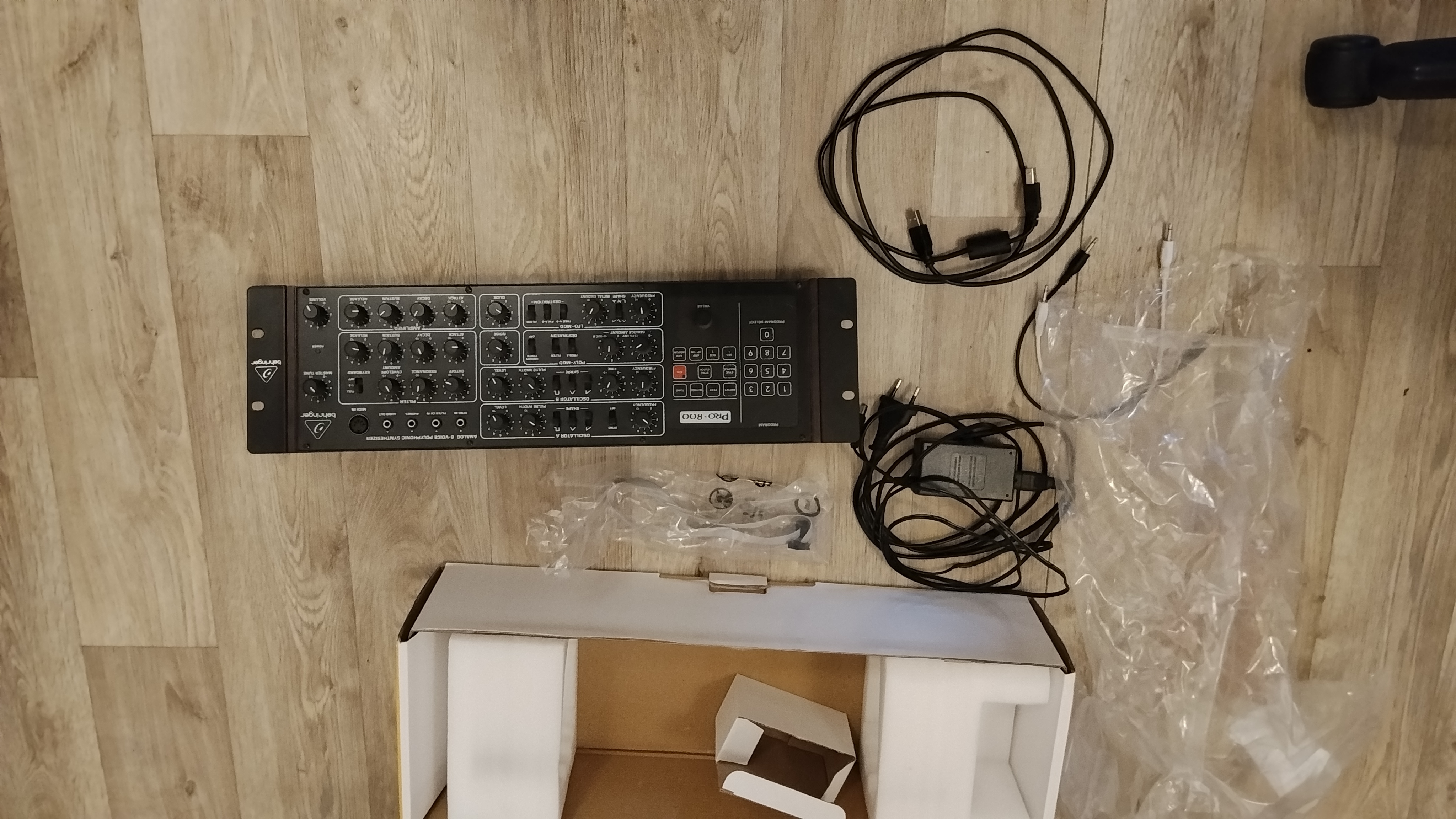 vends Behringer pro 800