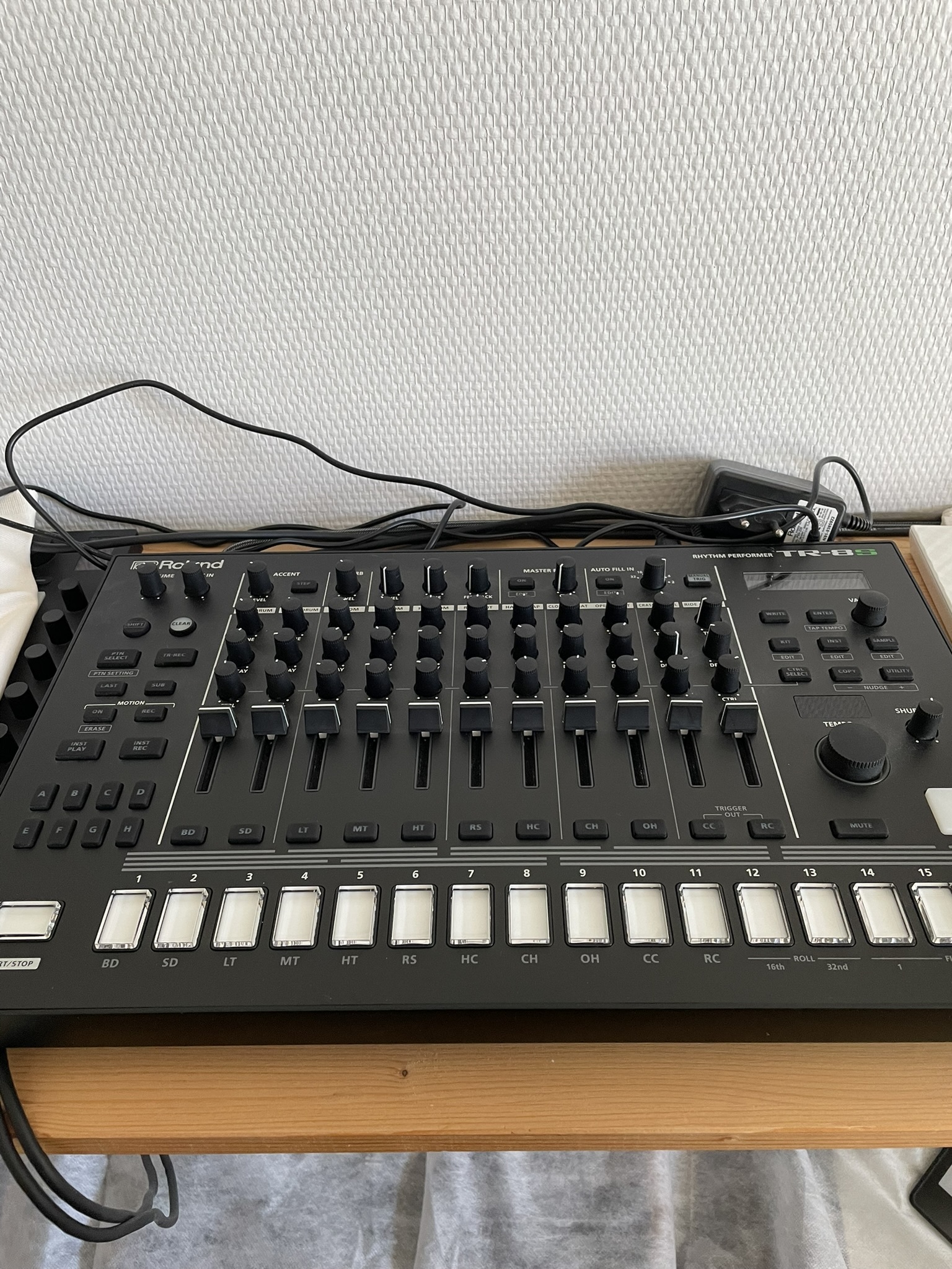 Vends Roland TR-8S