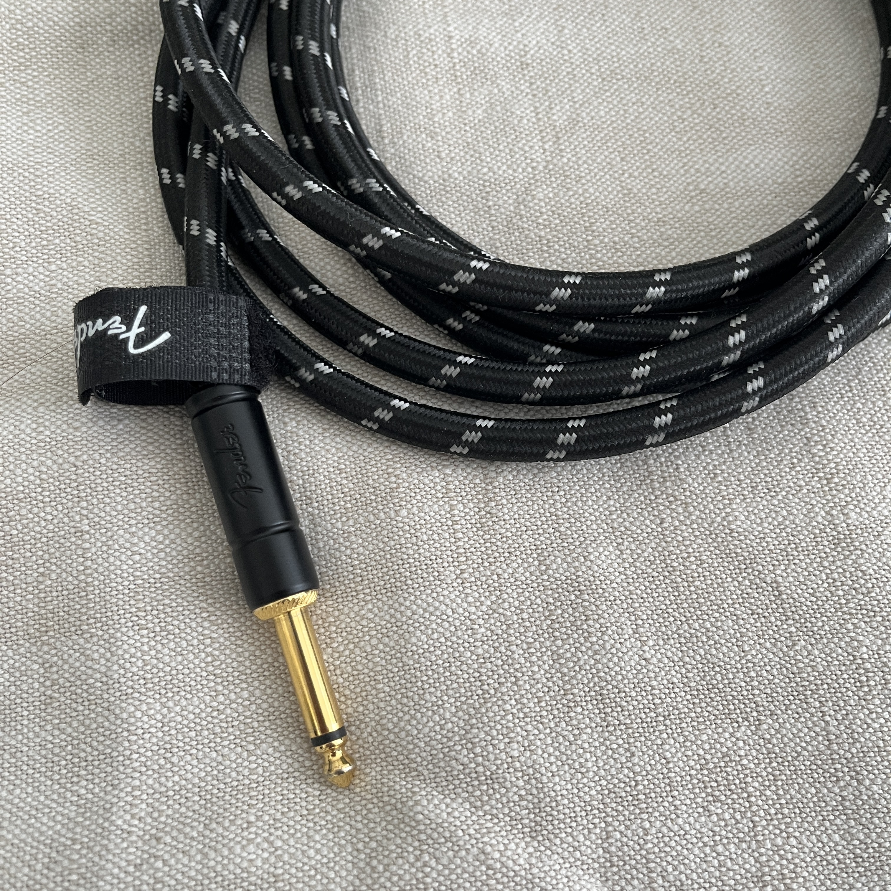 Fender Deluxe Angled Instrument Cable 10' (14035)