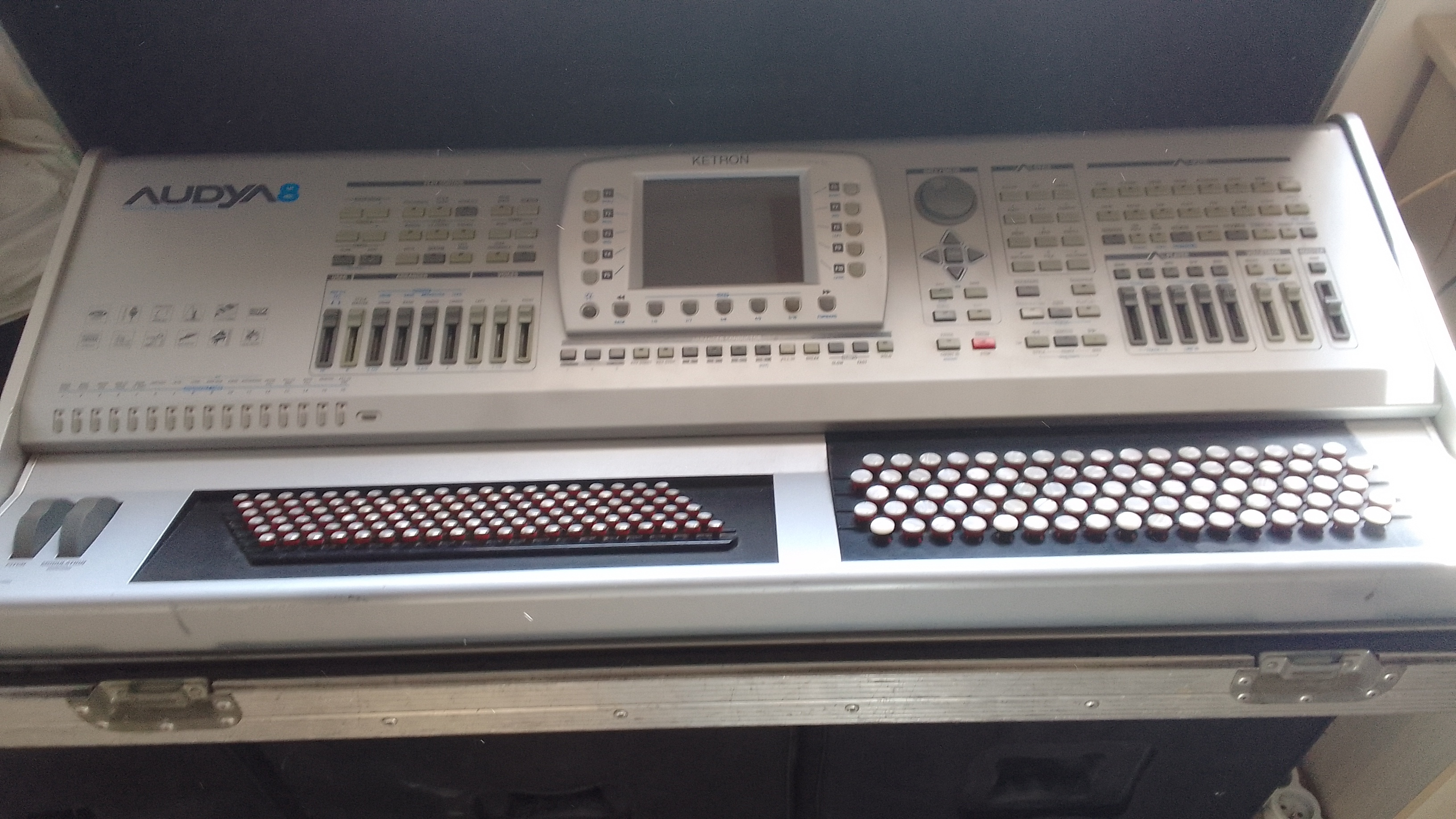 Audya 8 Ketron + flycase