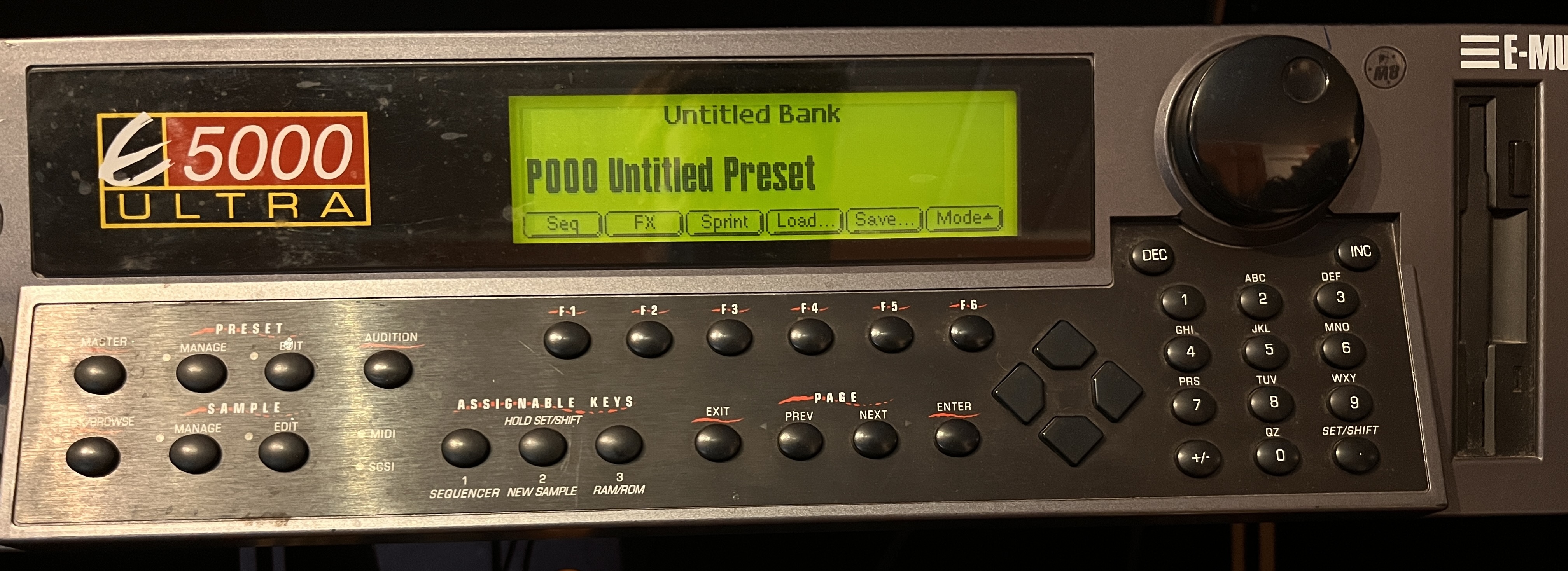 E-MU E5000 ULTRA avec ZIP, CD-ROM, disque dur 30 Go, CDs