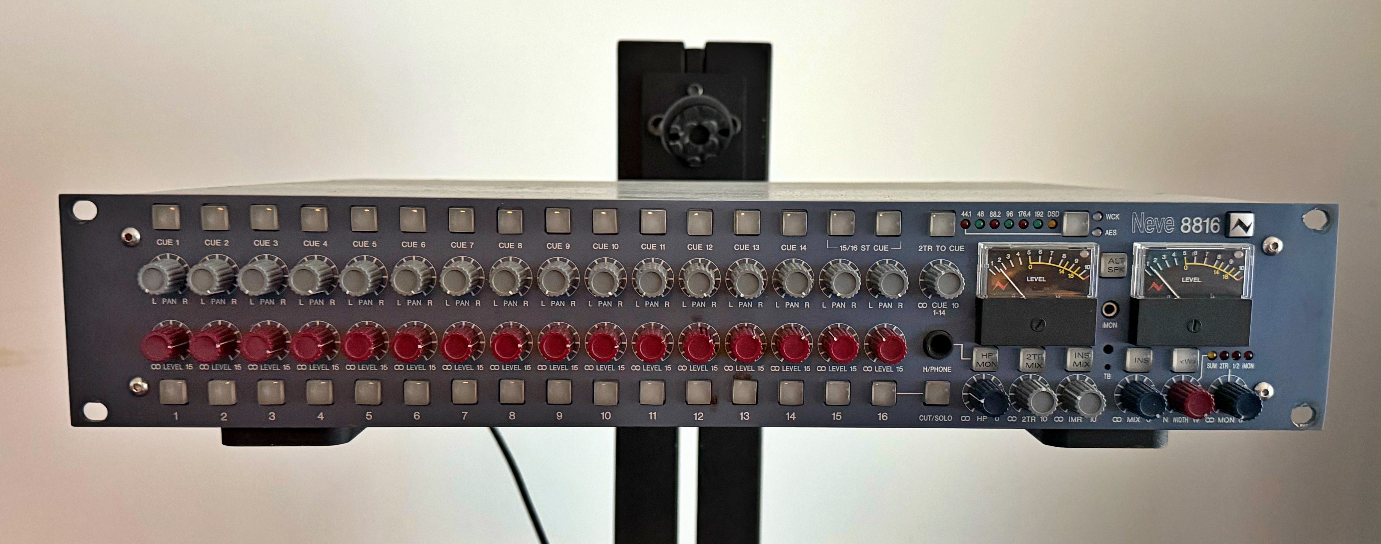 Vends Neve 8816