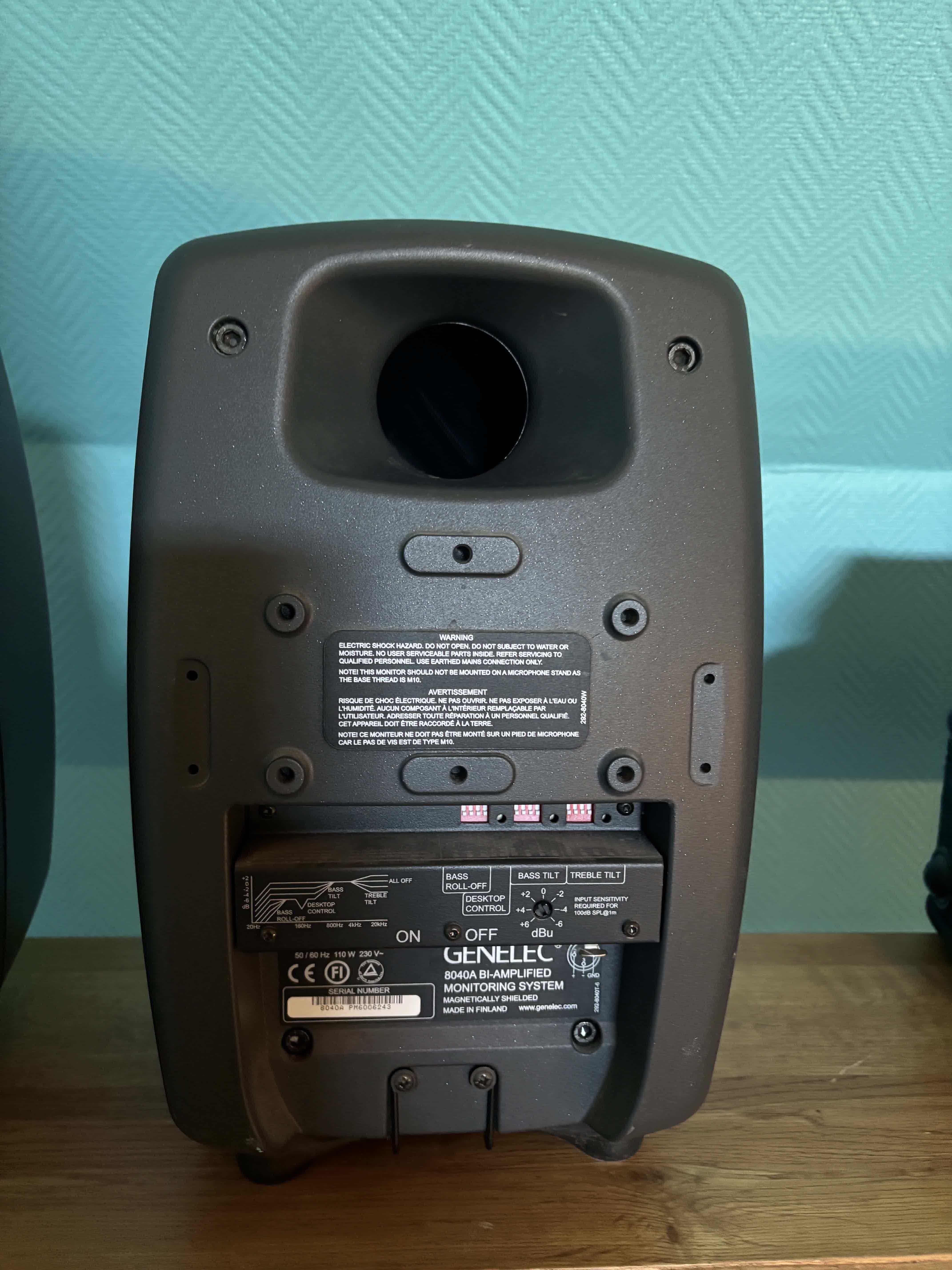 Genelec8040Aarrière