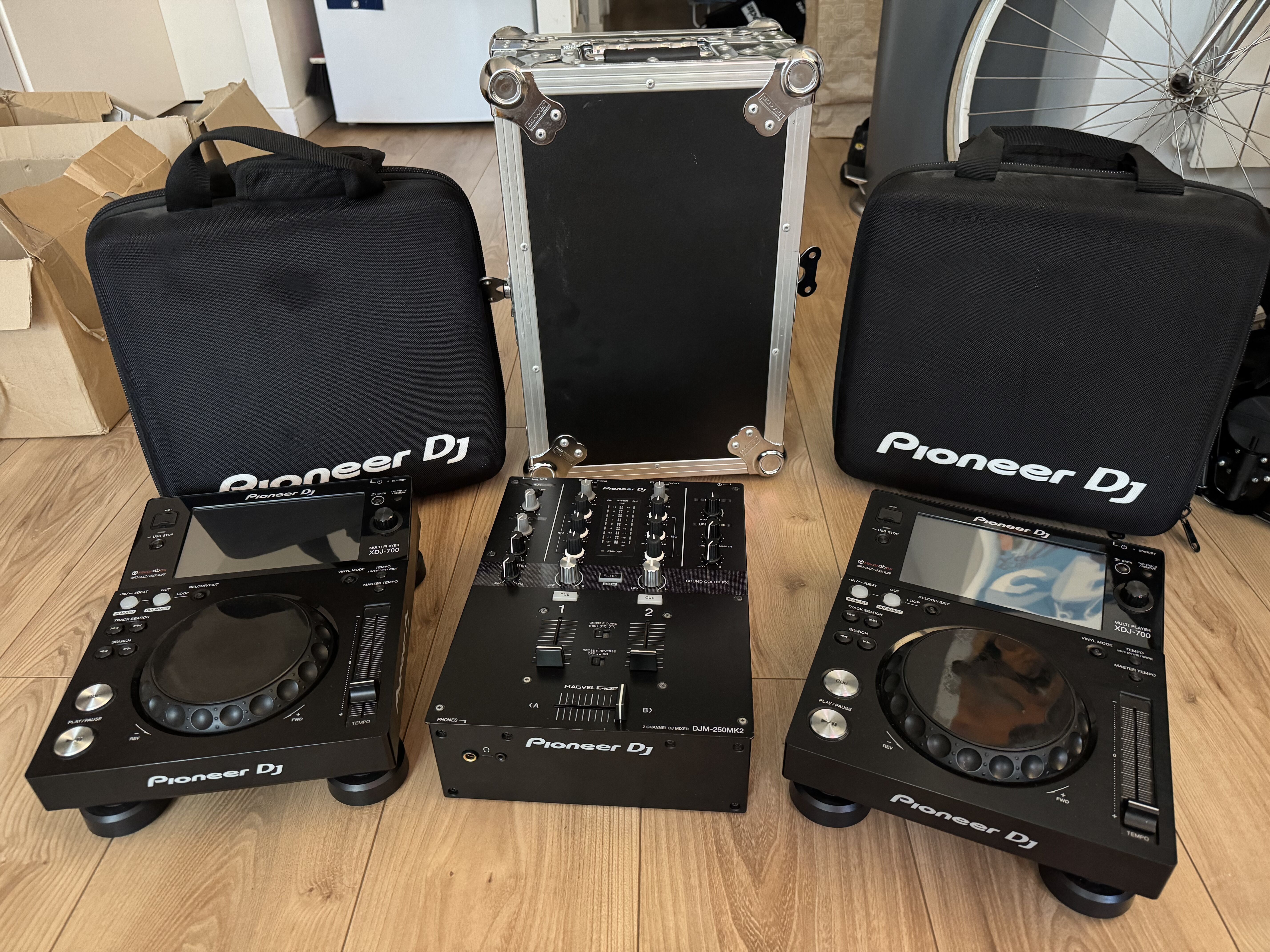 XDJ 700 + DJM 250 MK2 + FLY's