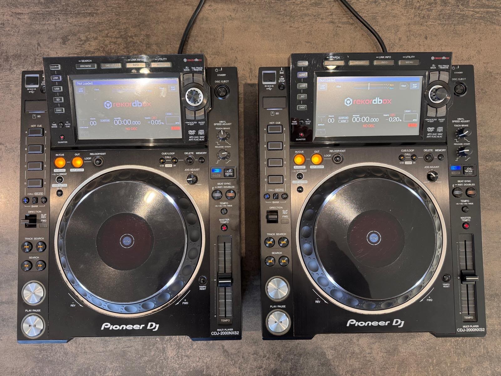 X2 Pioneer DJ CDJ-2000NXS2 – Très bon état – Platines DJ professionnelles