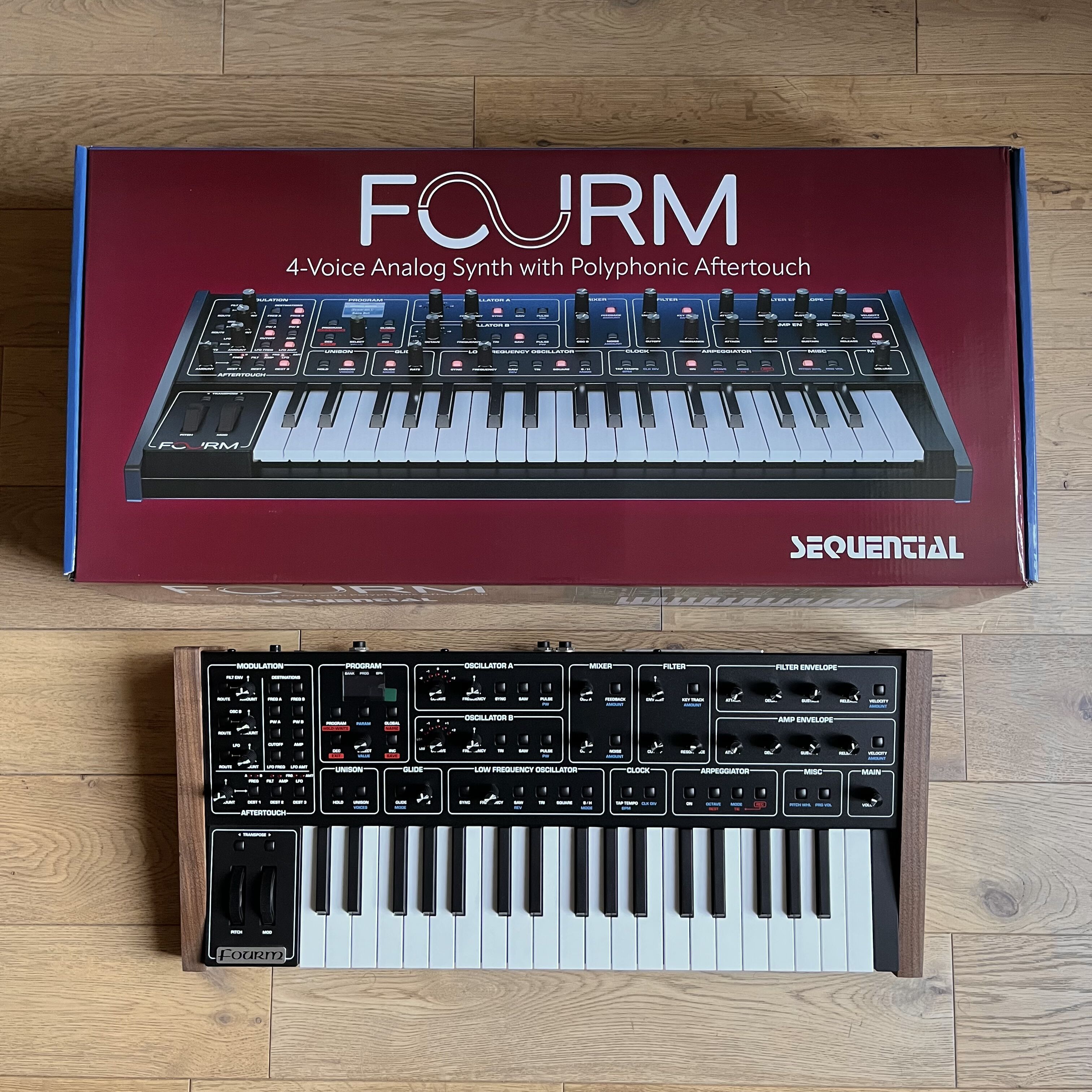 Sequential FOURM *Customisé avec Flancs en Bois et Logo Vintage* - État Neuf