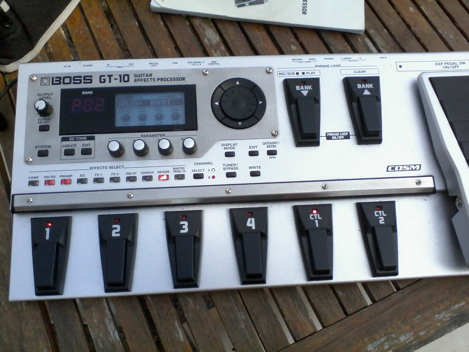 vends pédalier Boss GT-10