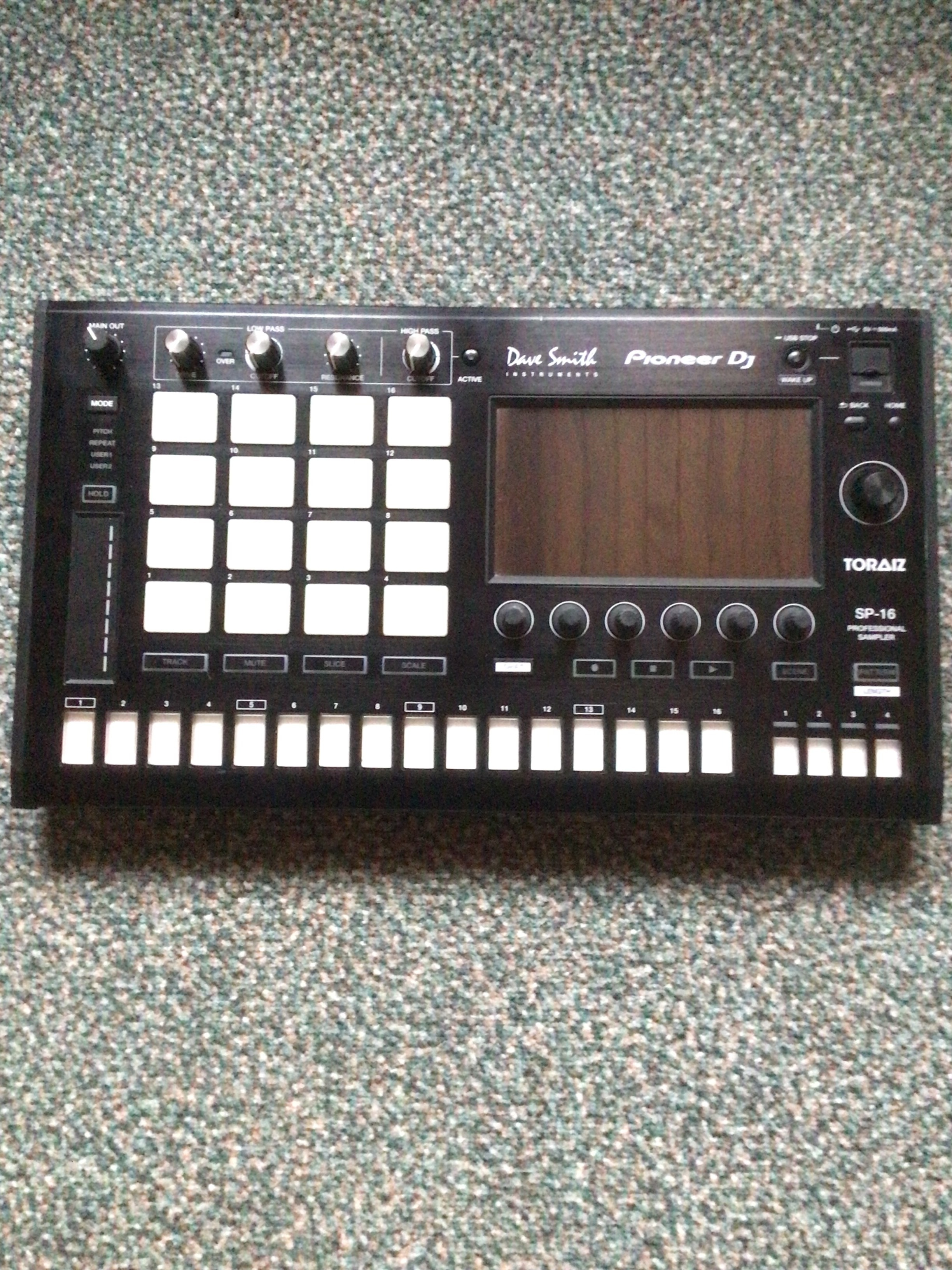 Sampler Pioneer DJ Toraiz SP16