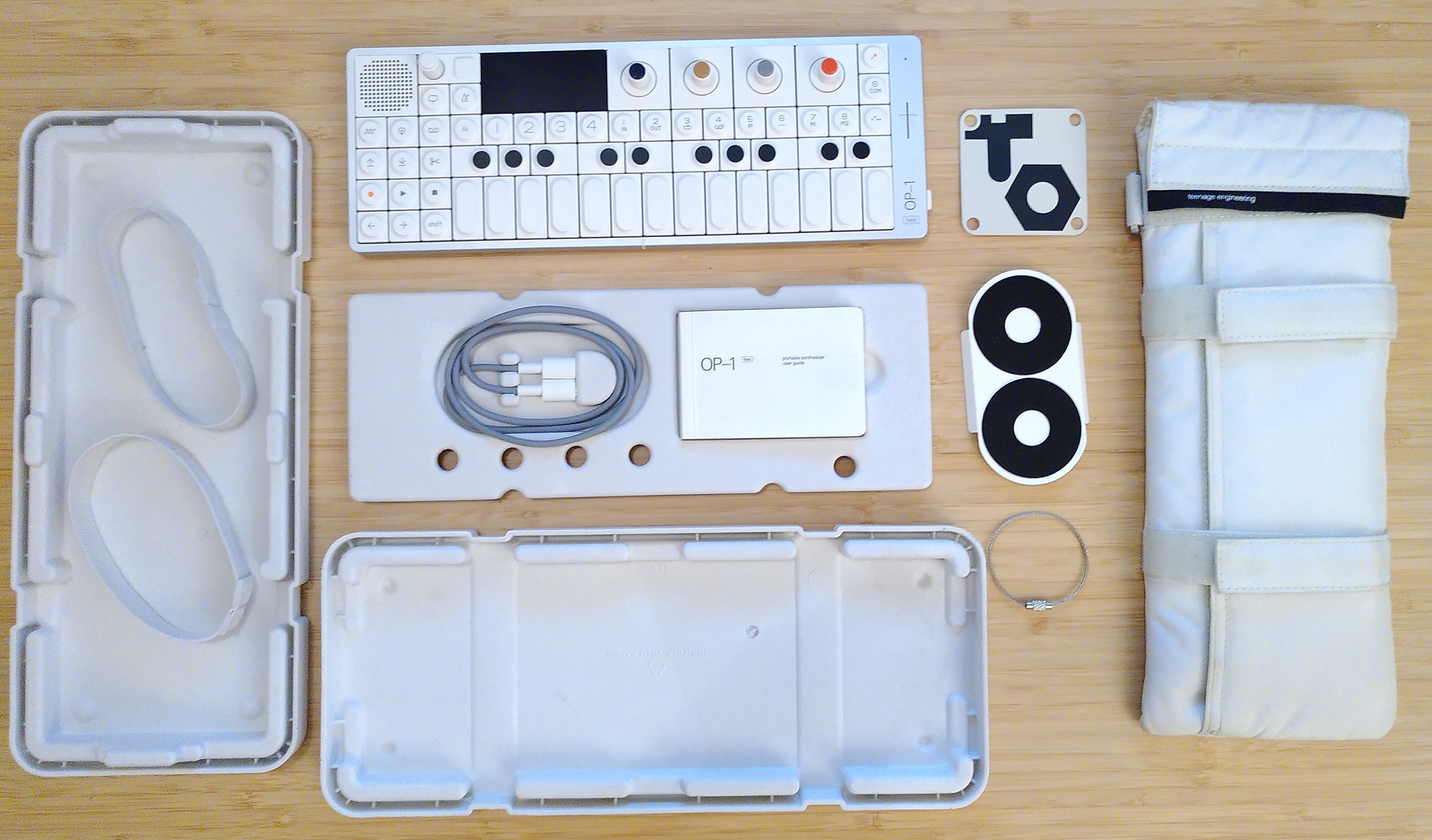 Teenage Engineering OP–1 Field (97830)