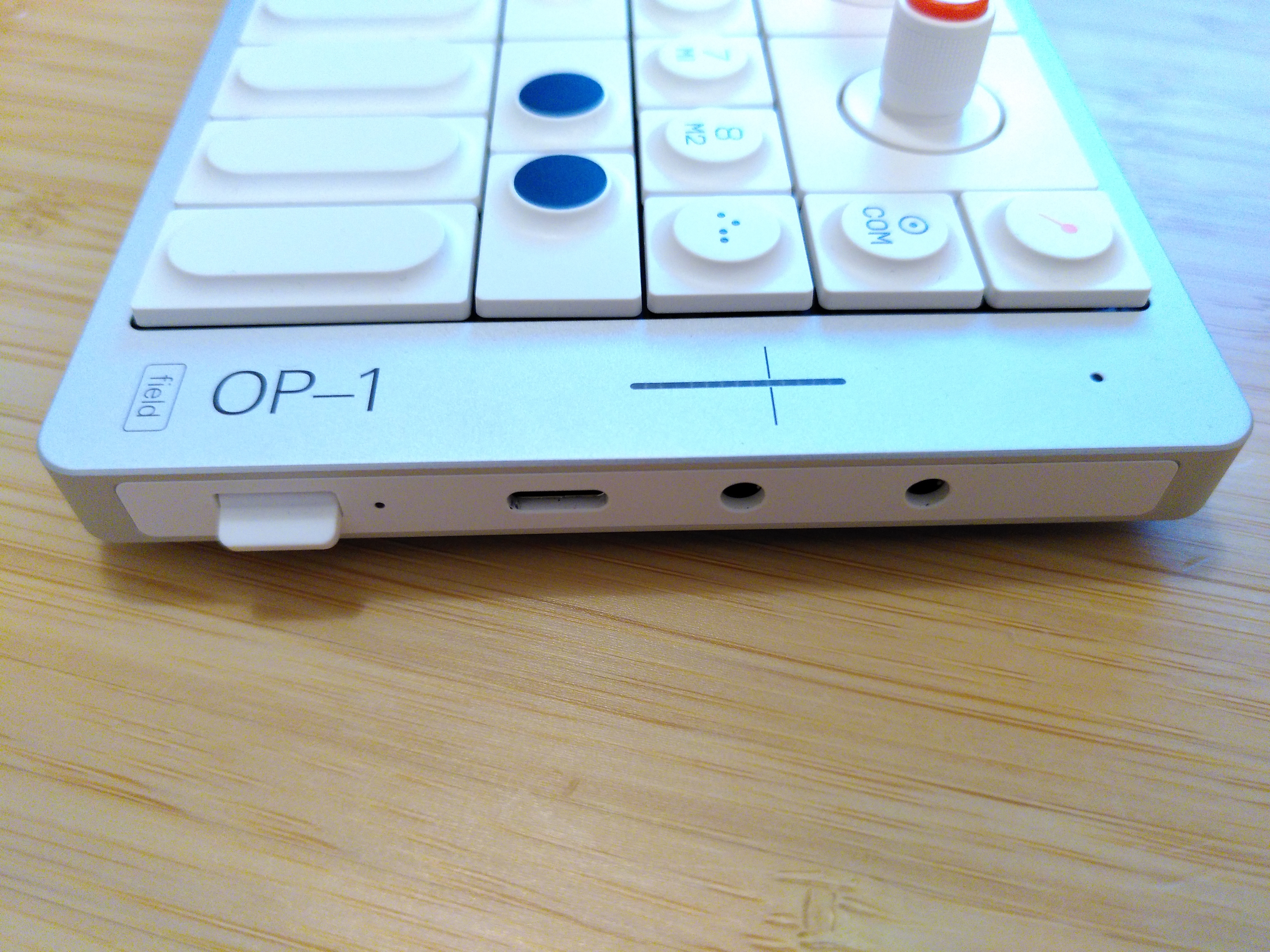 Teenage Engineering OP–1 Field (90679)