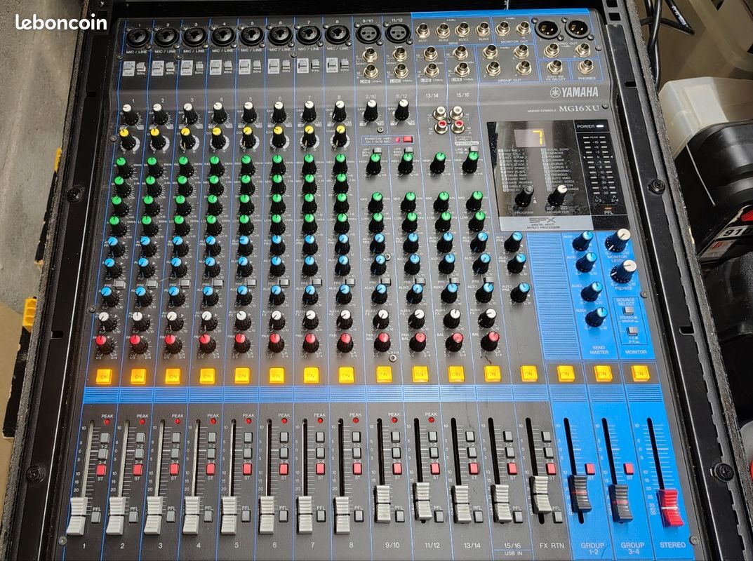 Vends Yamaha MG16XU en excellent état avec Flightcase