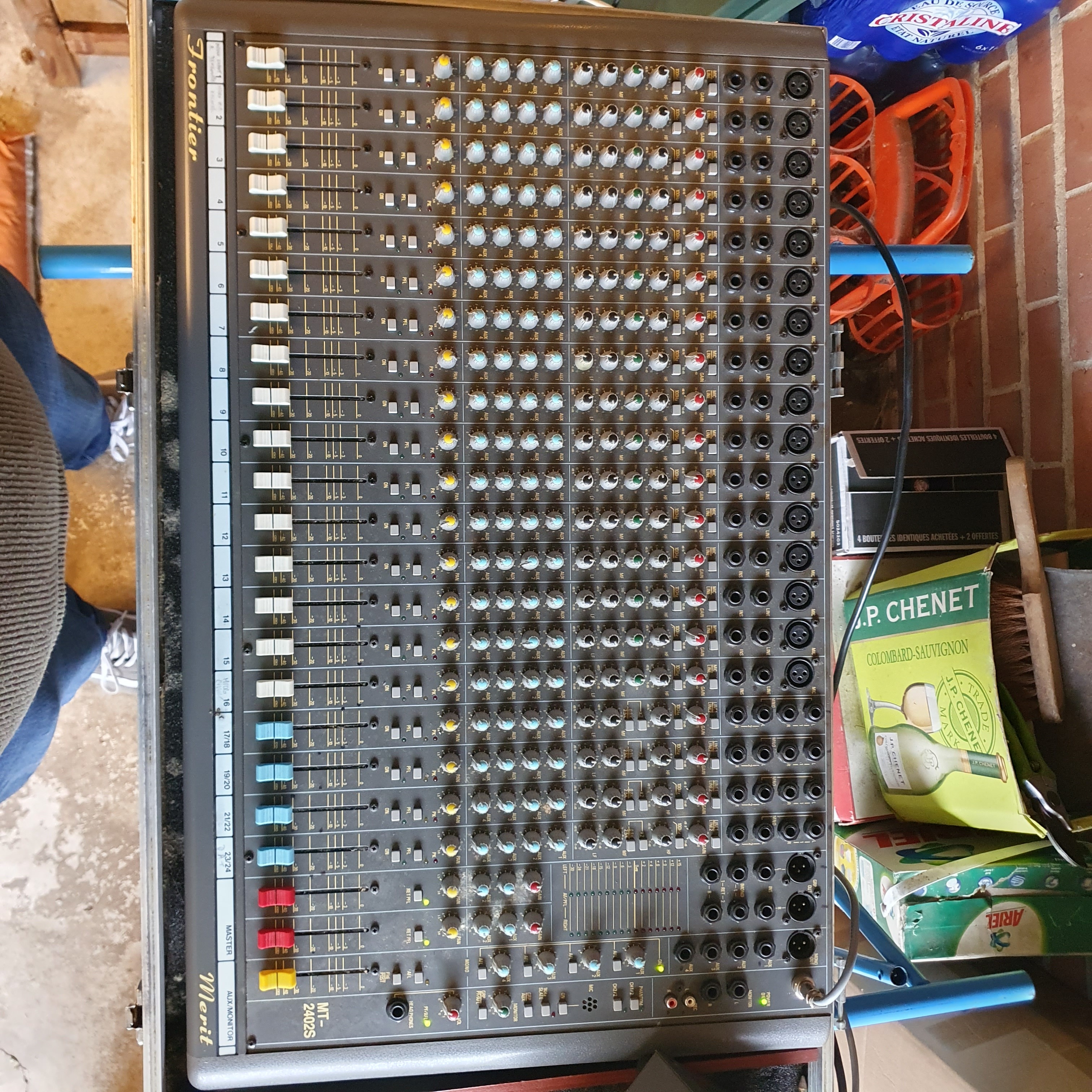 Vend console de mixage analogique Frontier Design Group Merit MT-2402