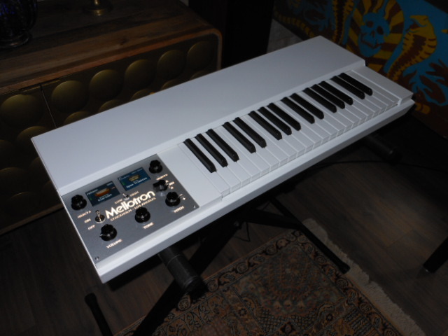 M4000D port compris