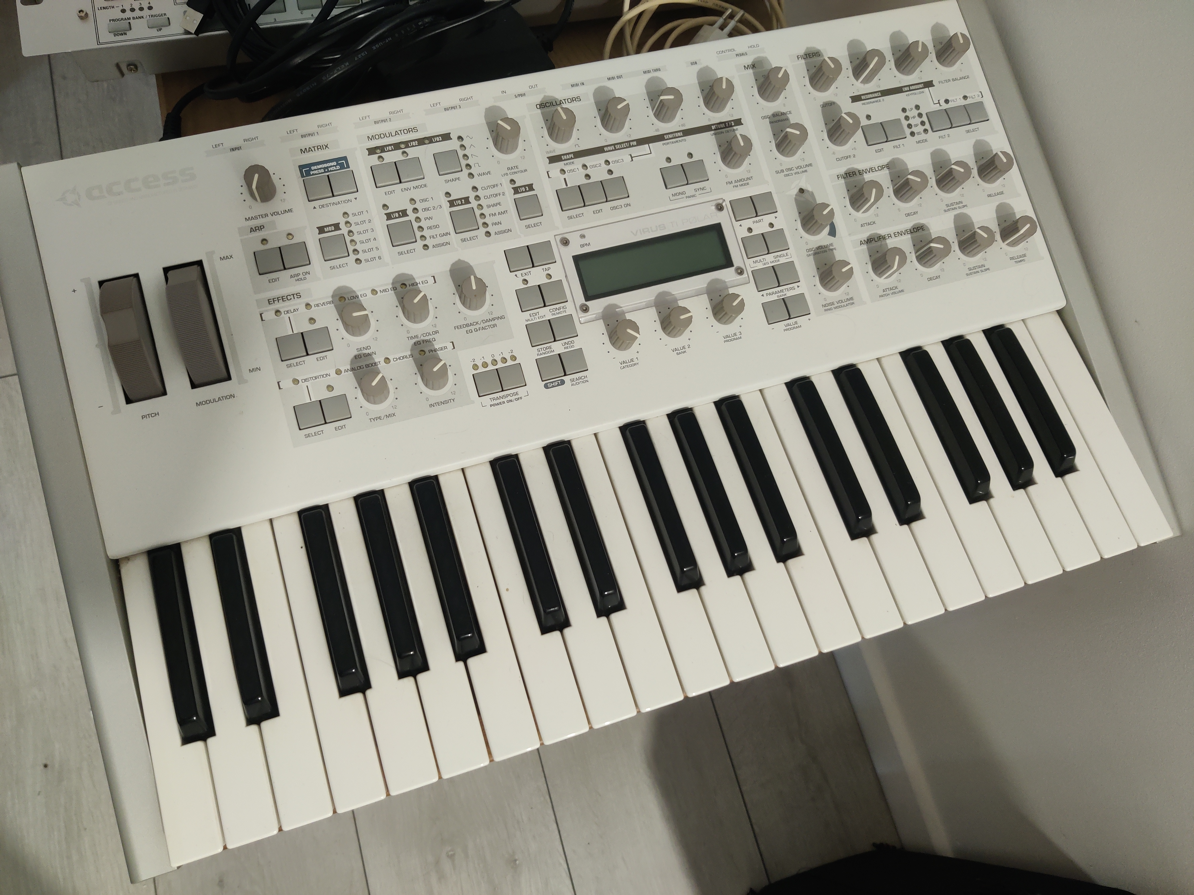 Vends Synthétiseur ACCES VIRUS TI