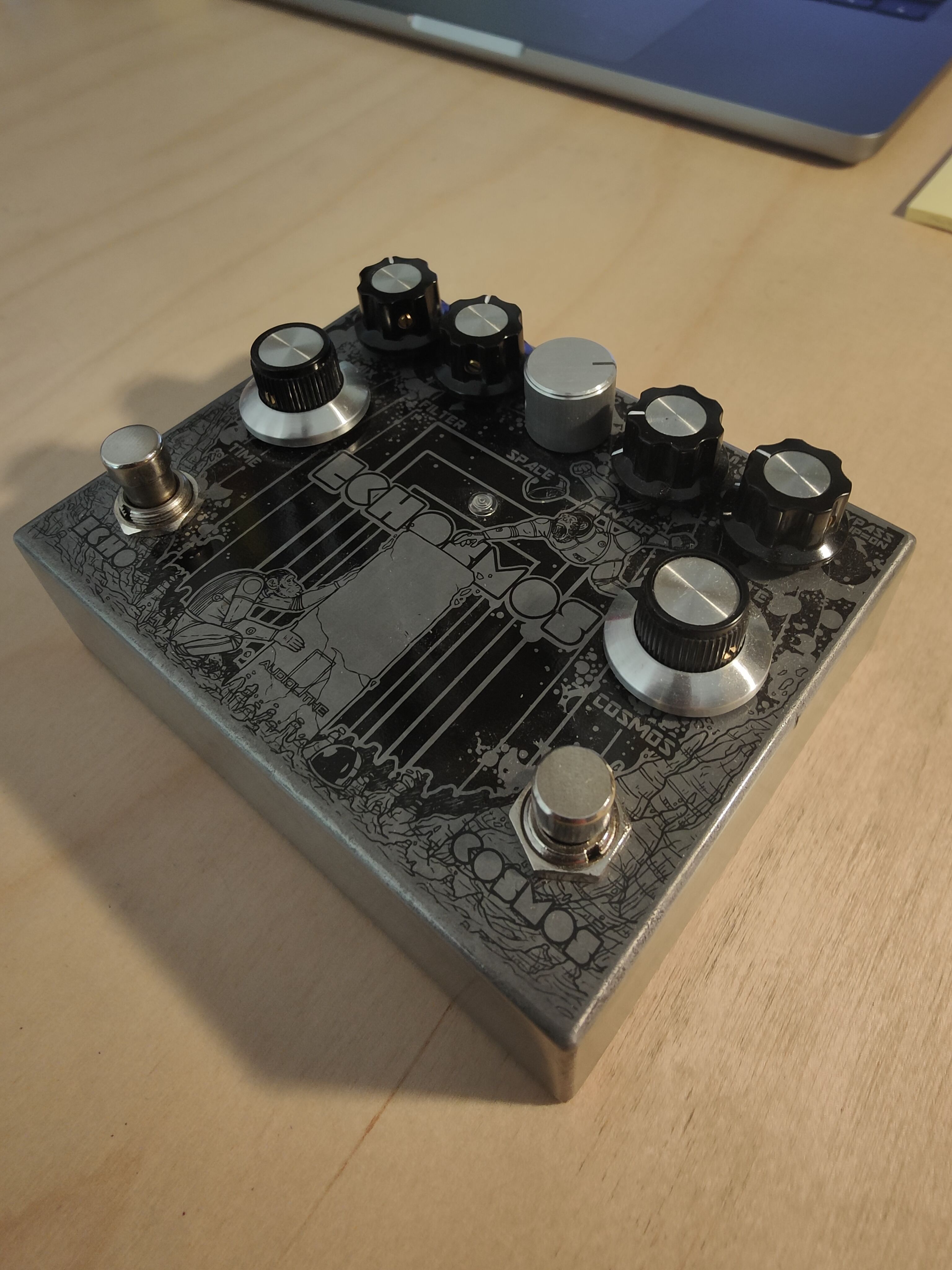Vends pedale de délai Echosmos , etat neuf