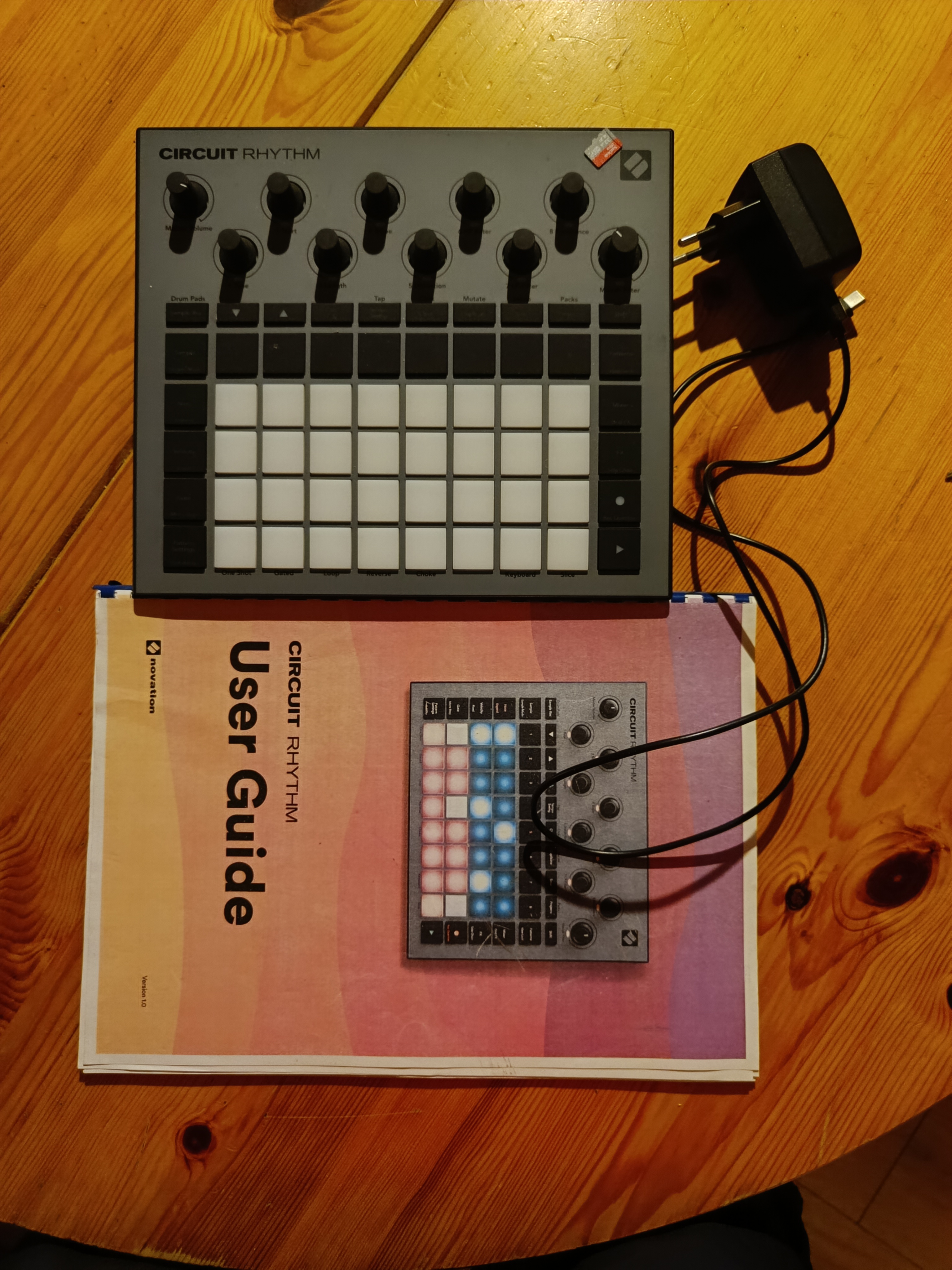 Vend novation circuit rhythm +carte sd