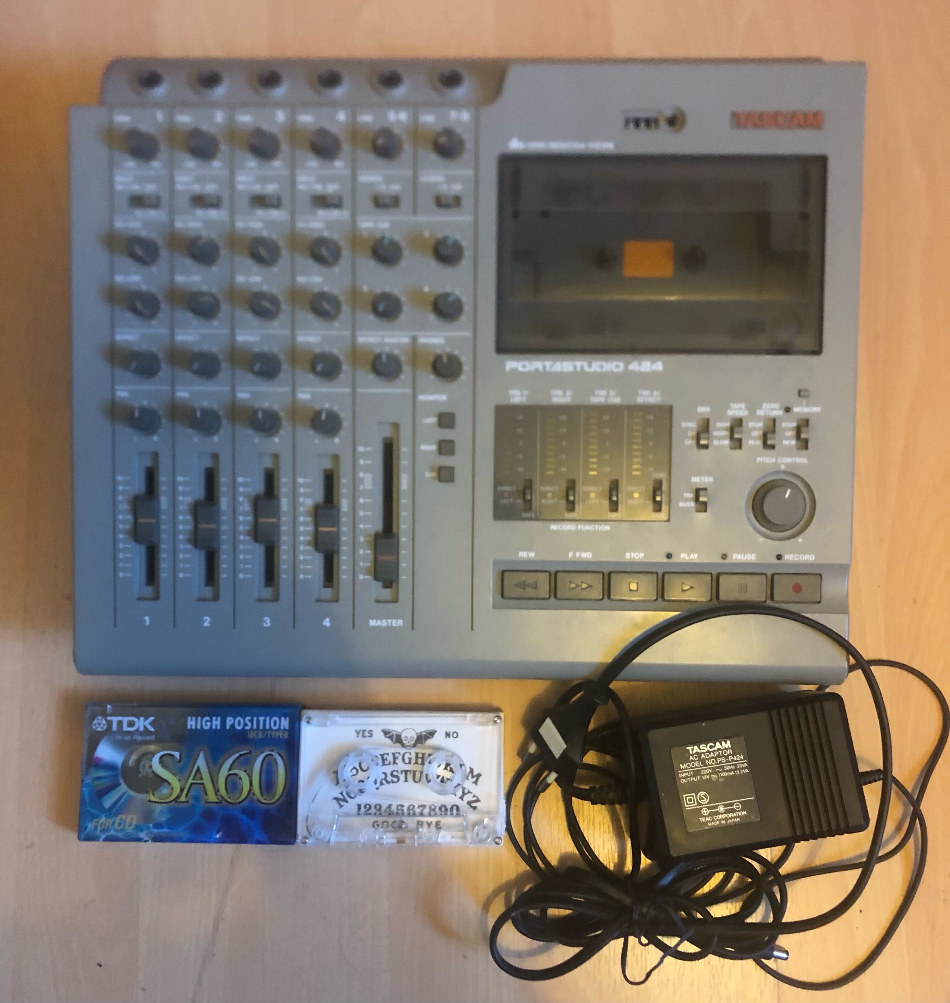 Vends Tascam 424 MK1 en superbe état + accessoires 
