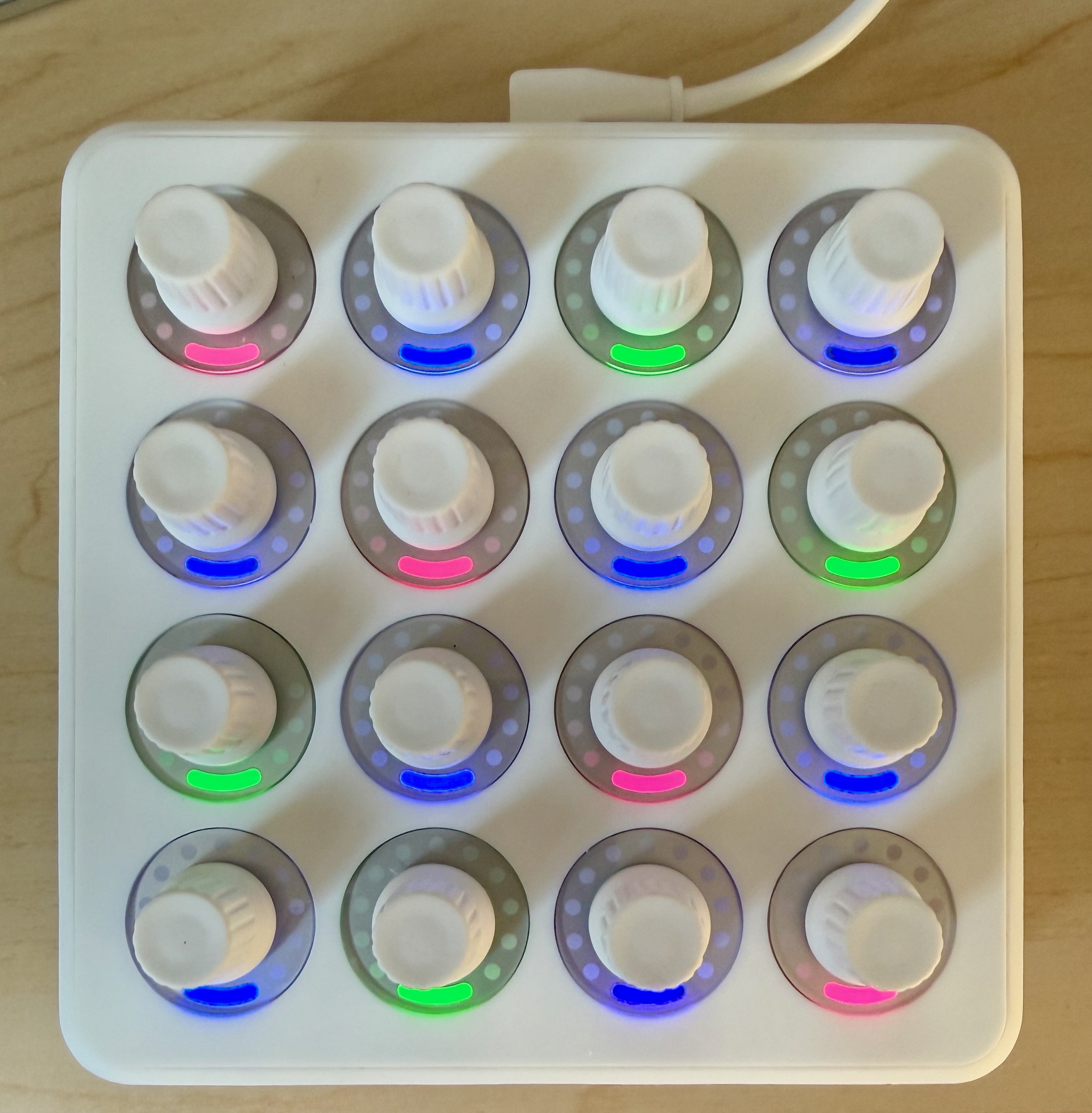 Vends Midi Fighter Twister Blanc