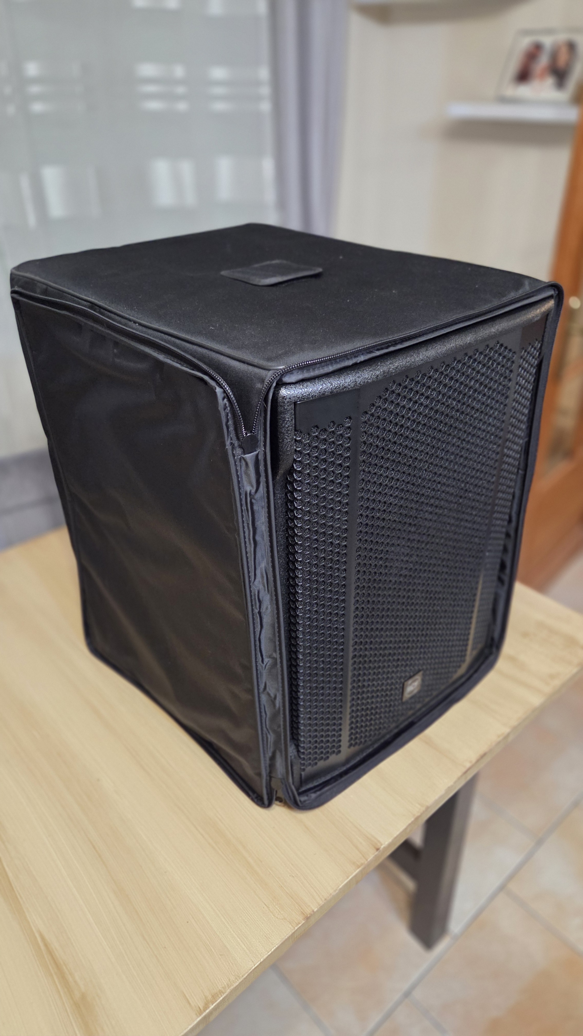 RCF SUB 905-AS II Caisson de basses actif 15 pouces
