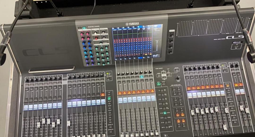 YAMAHA CL5 DIGITAL MIXING CONSOLE + RIO STAGE BOXES