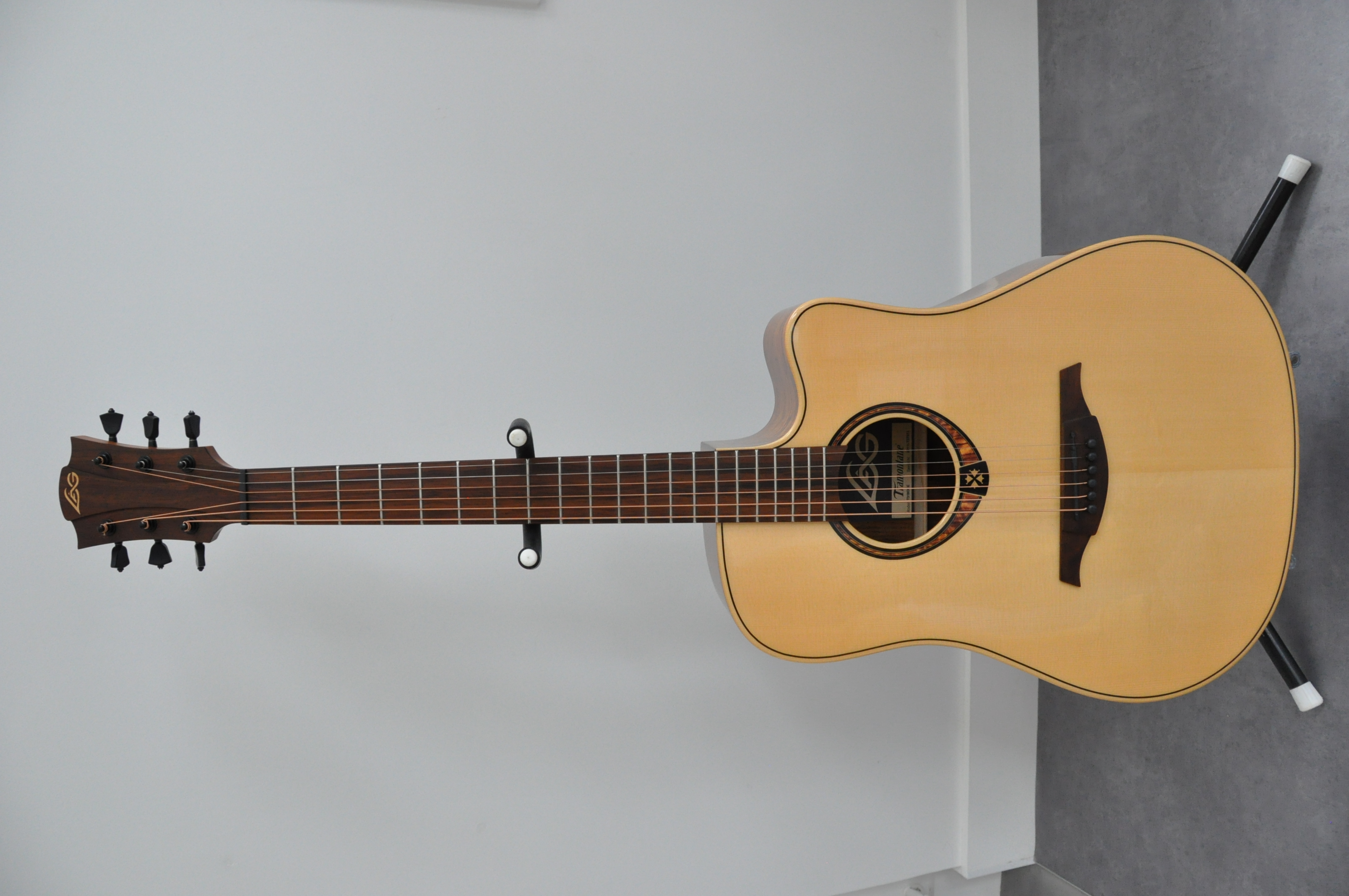 Guitare Lag électro acoustique 
