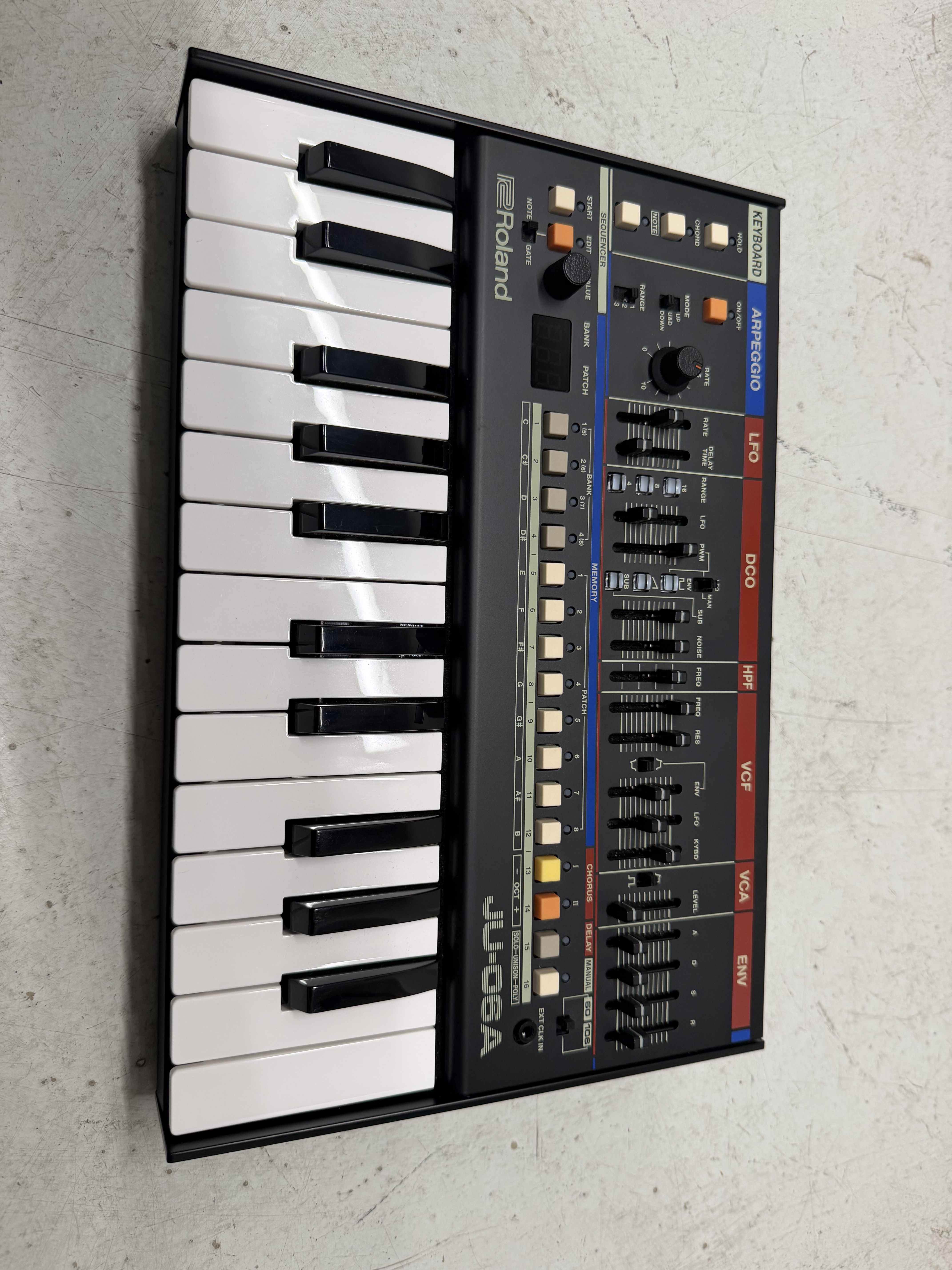 vends Roland JU-6A