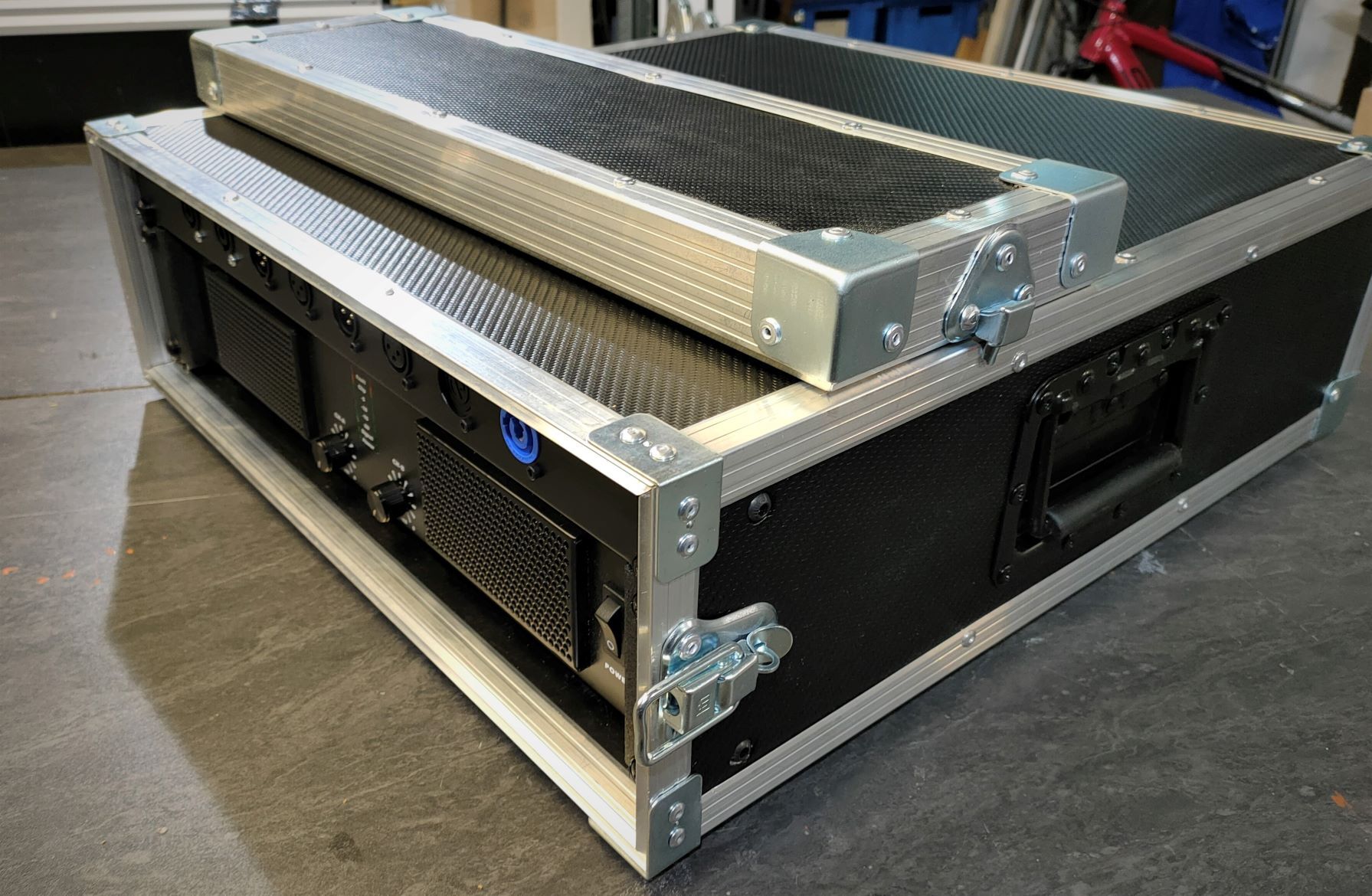 The-T-Amp TSA 4000   4