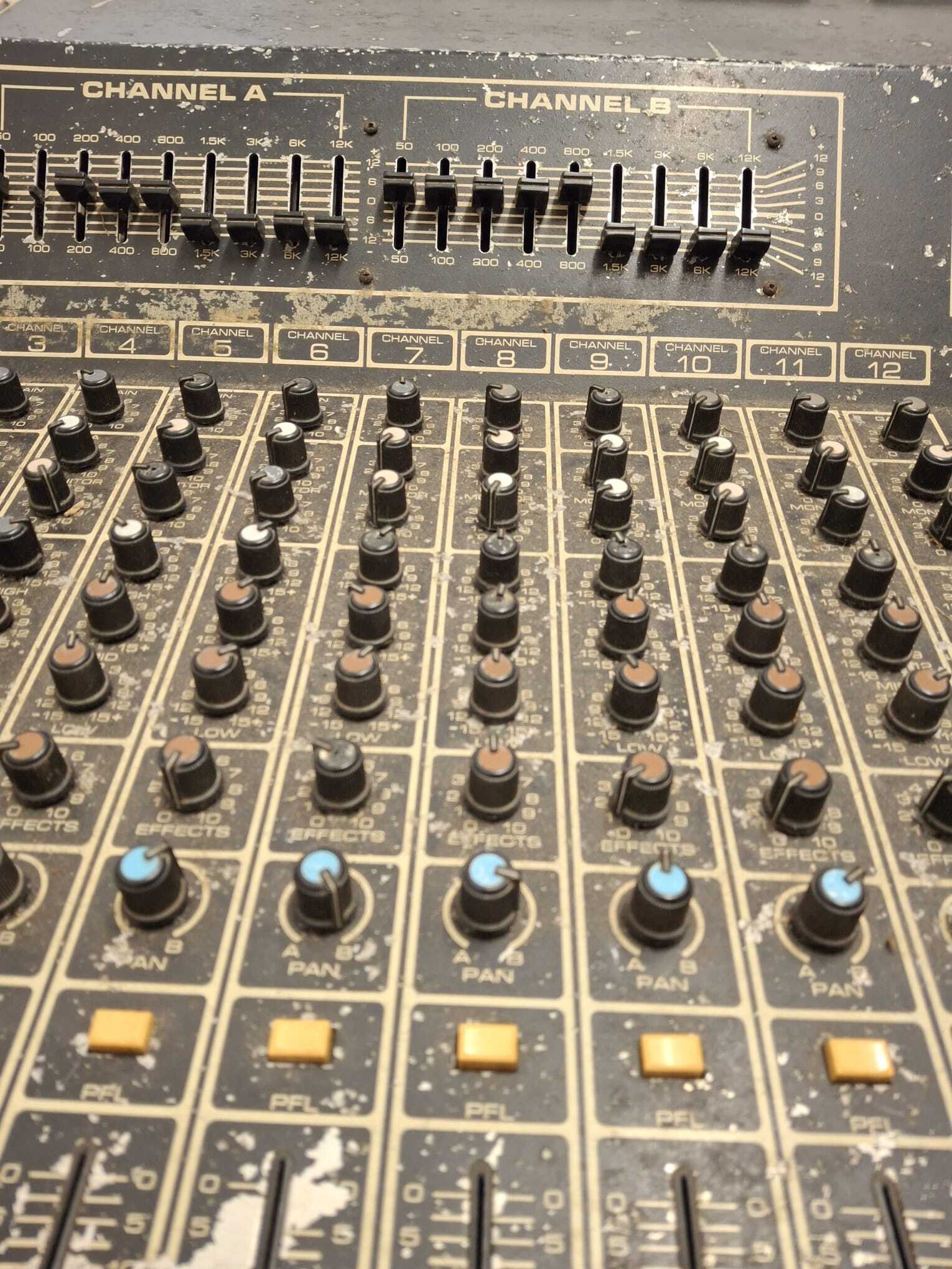 Enceintes "Peavey" et console "Peavey XR 1200"